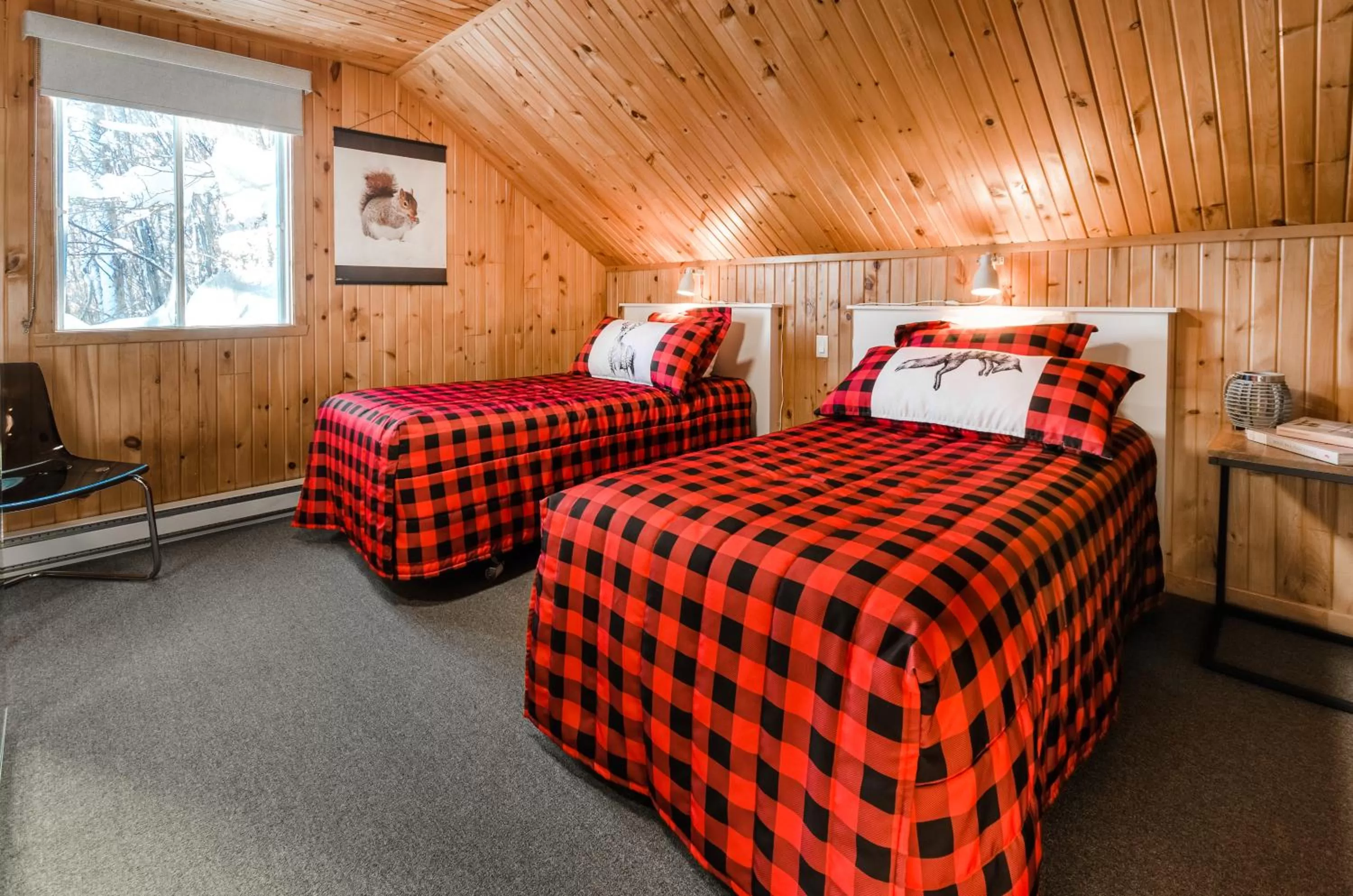 Bedroom, Bed in Auberge du Lac-à-l'Eau-Claire