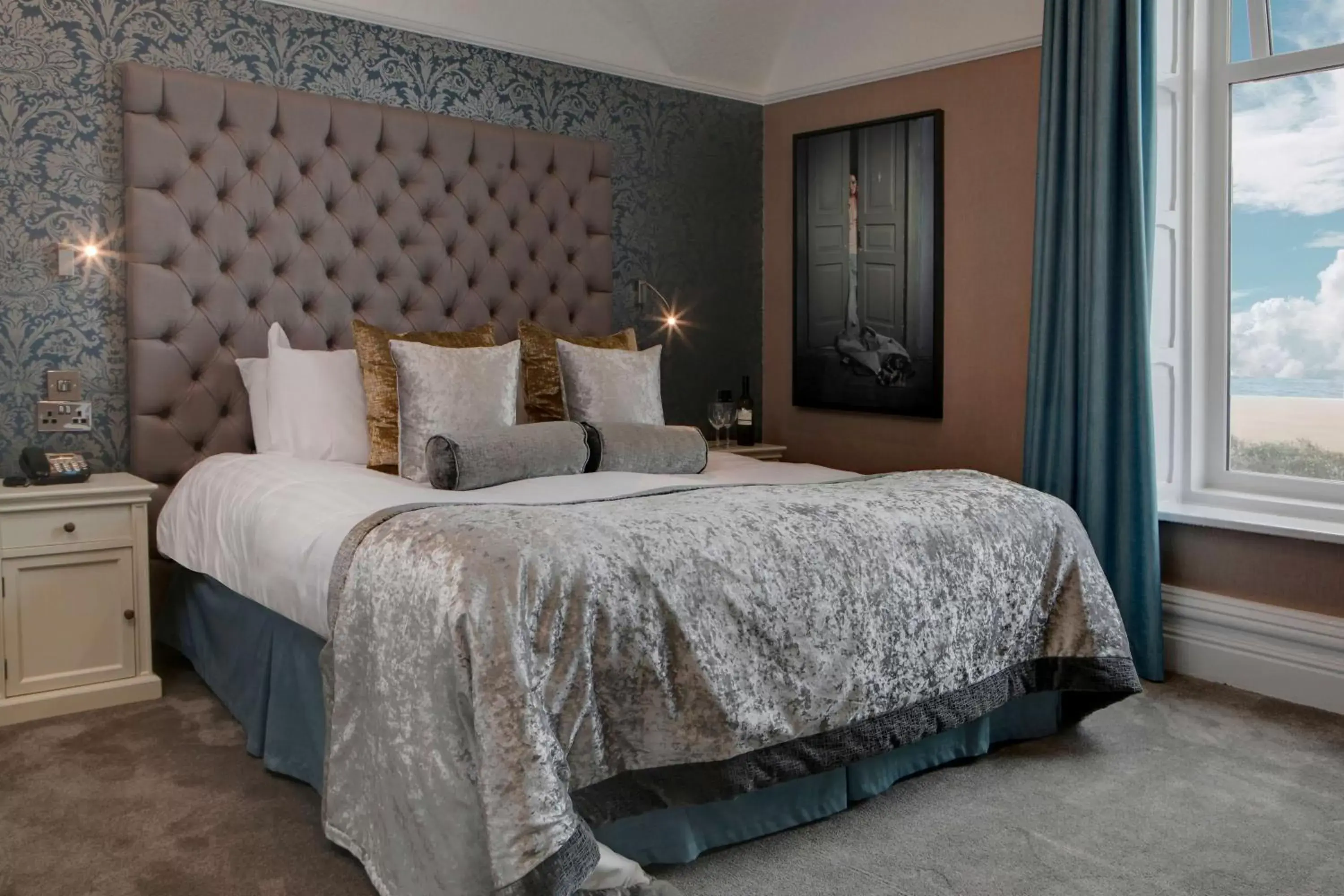 Bed in Glendower Hotel BW Signature Collection