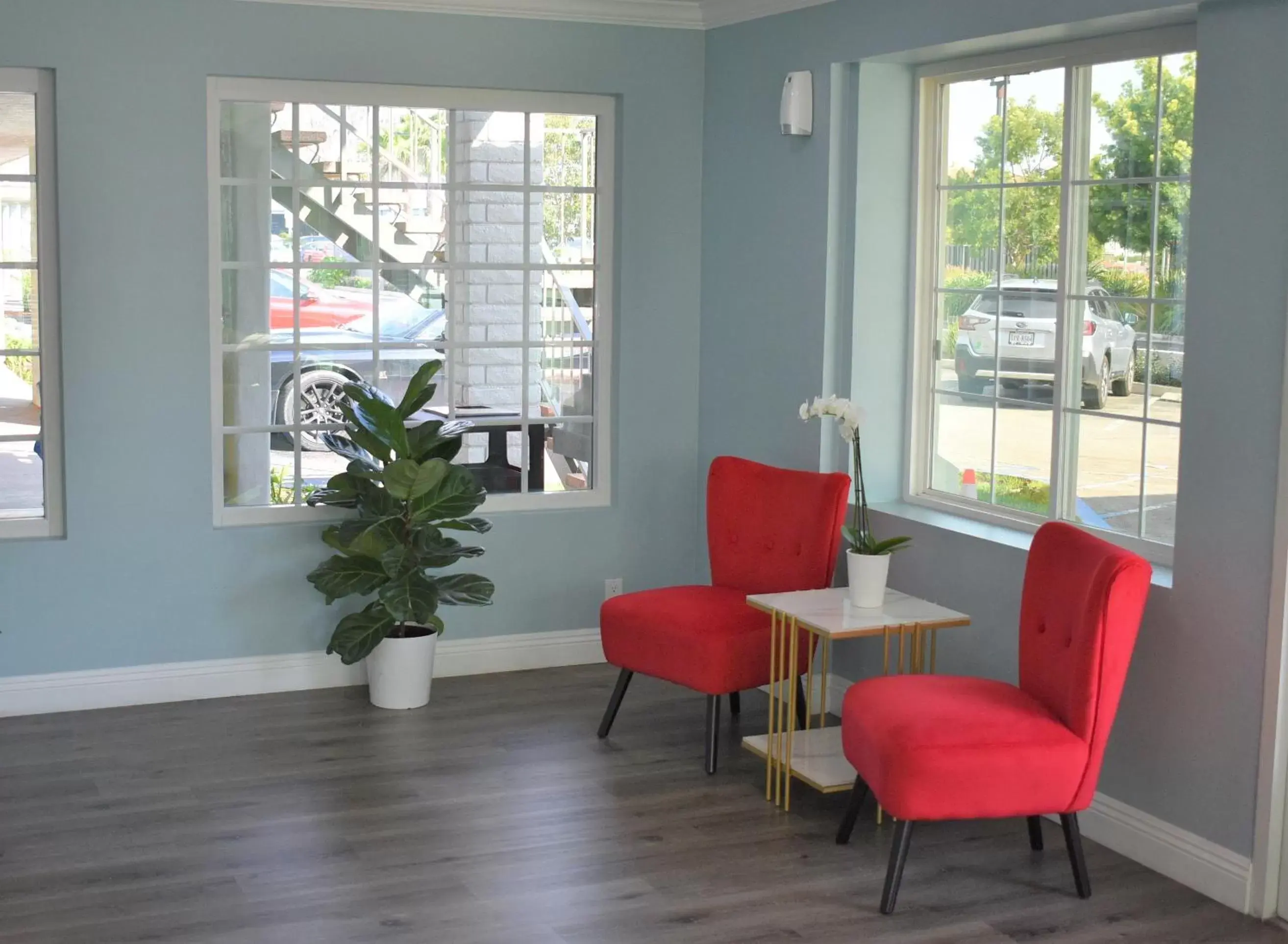 Lobby or reception, Seating Area in Signature Anaheim Maingate