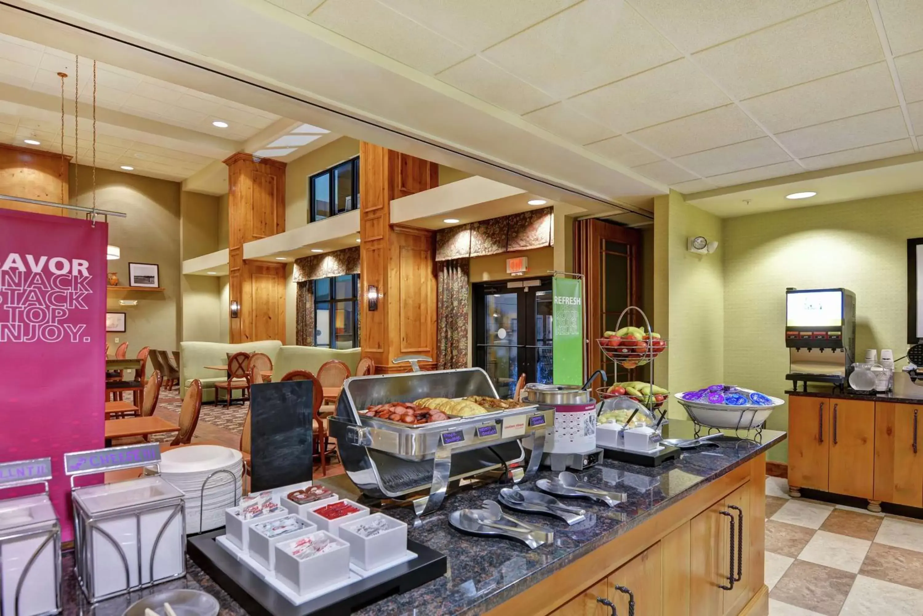 Breakfast in Hampton Inn and Suites New Hartford/Utica