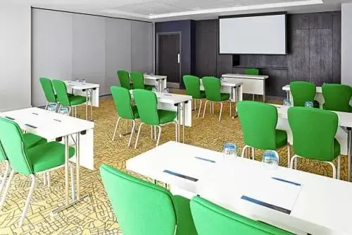 Business Area/Conference Room in Novotel London Wembley