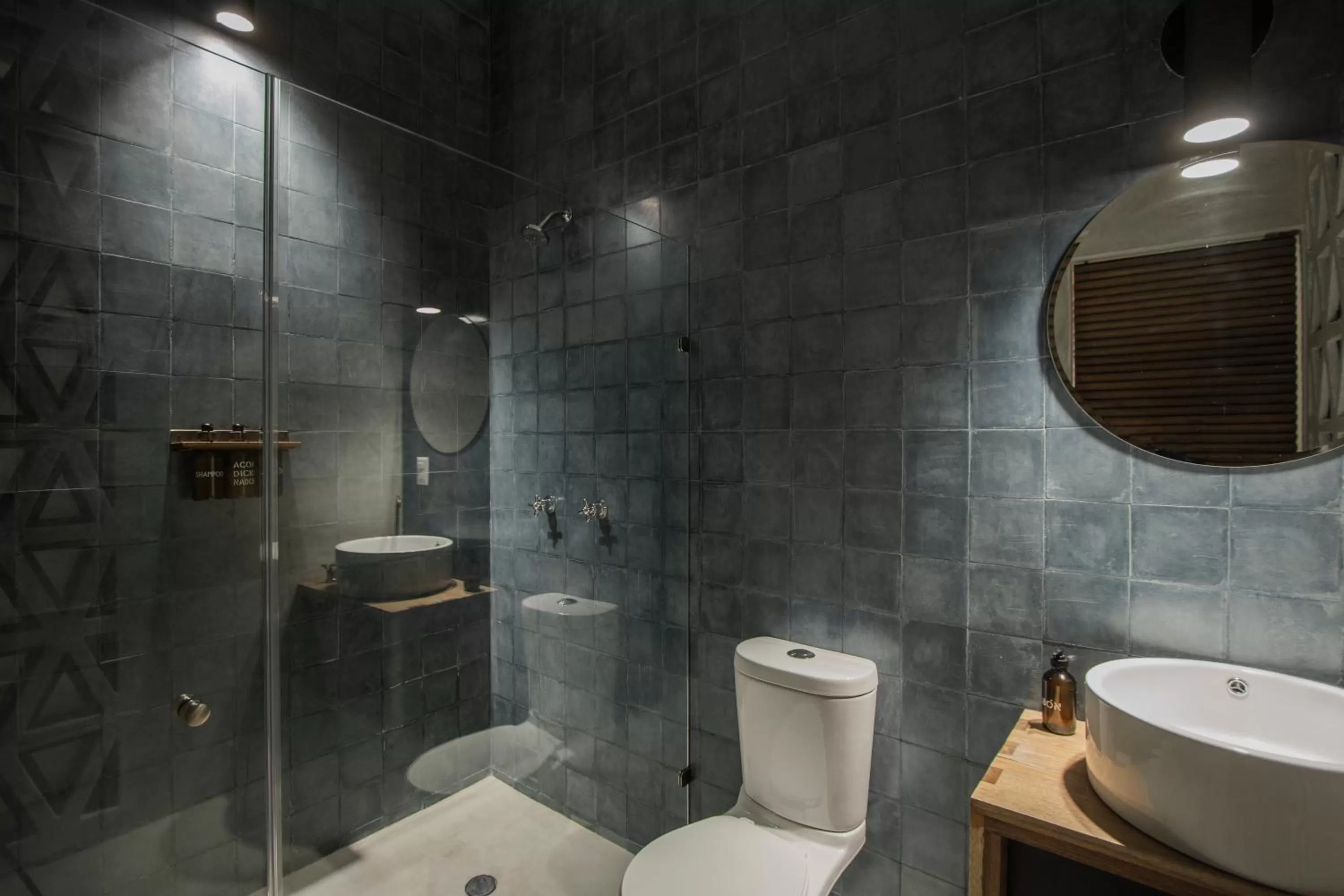 Shower in Hotel Sin Nombre