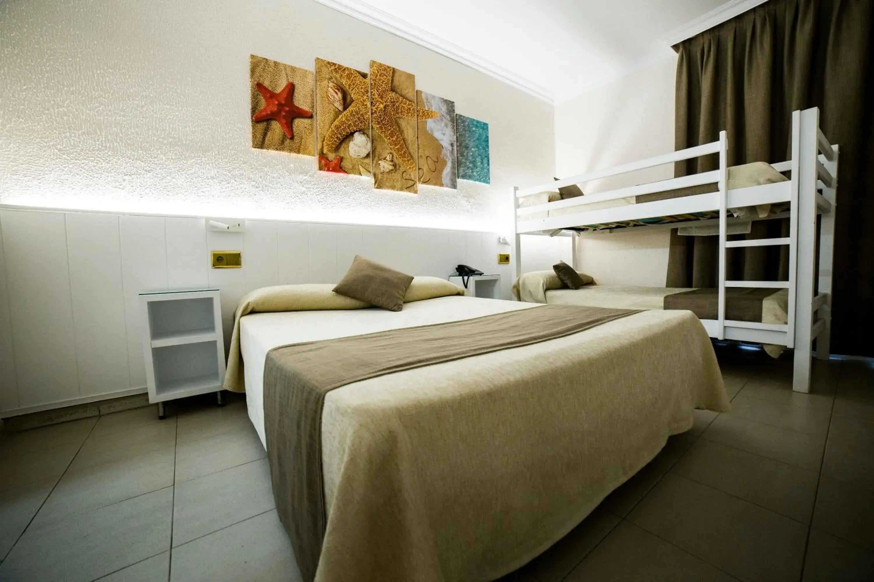 Bed in Hotel Claramar