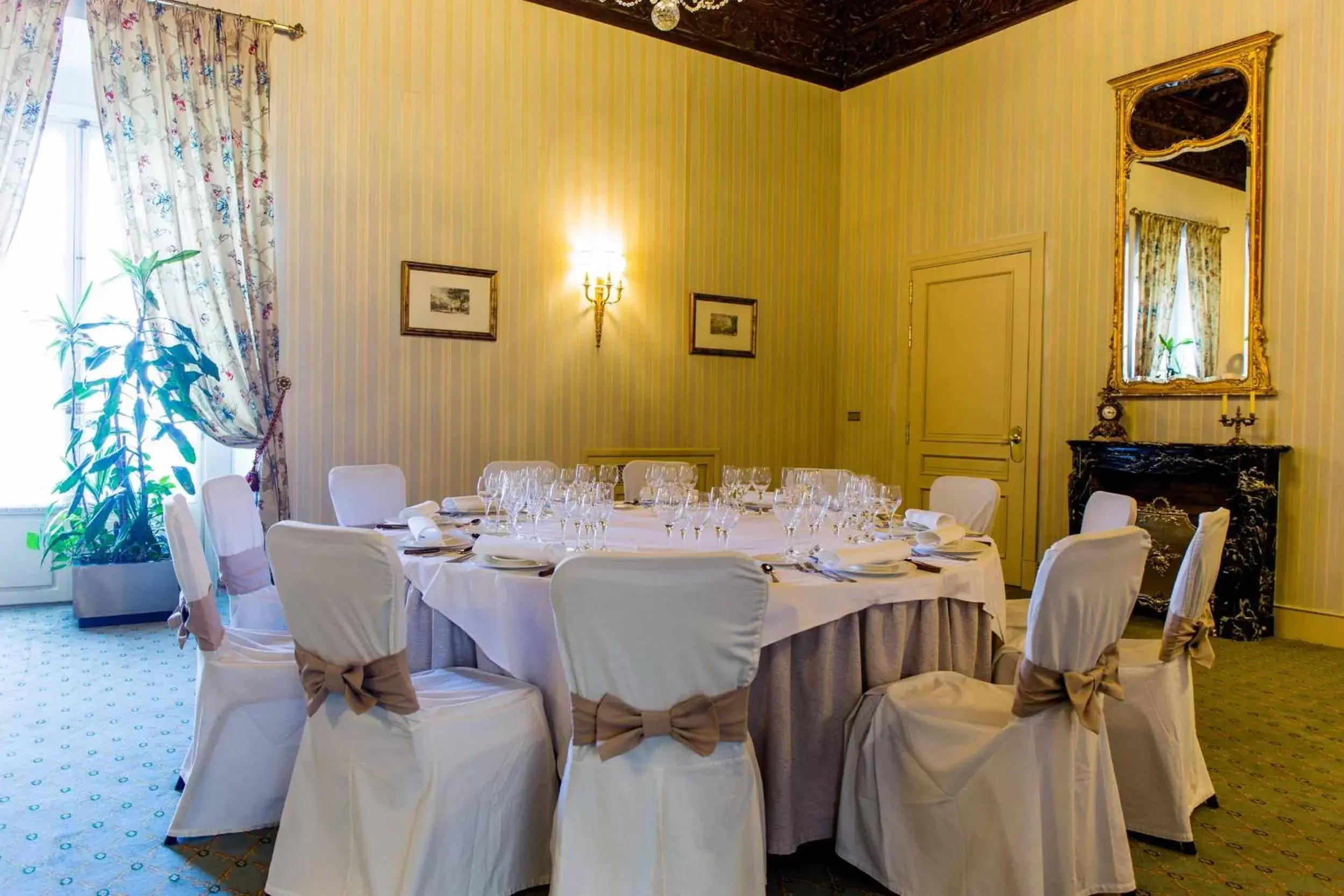 Restaurant/places to eat, Banquet Facilities in Palacio de los Velada