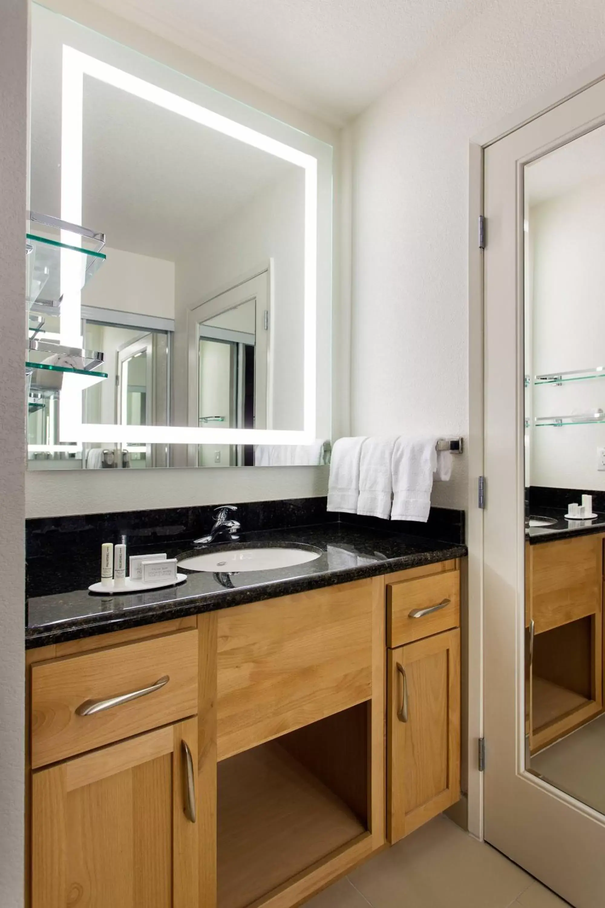 Bathroom, Kitchen/Kitchenette in Residence Inn San Diego Del Mar