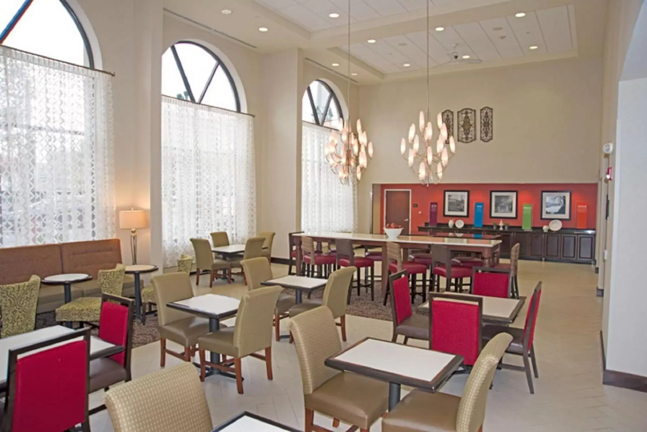 Dining area, Restaurant/Places to Eat in Hampton Inn Schenectady Downtown