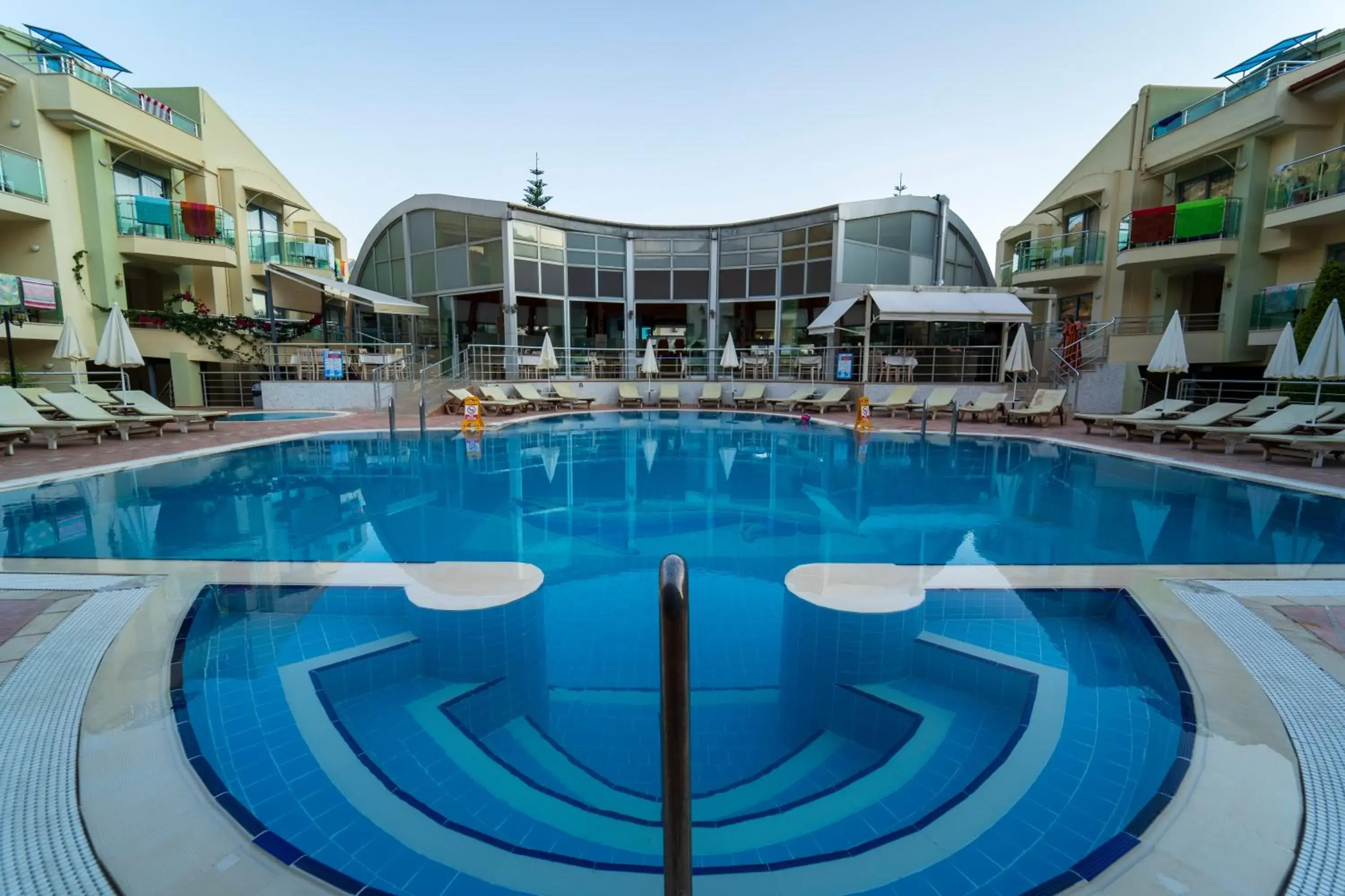Property building, Swimming Pool in Belcehan Deluxe Hotel
