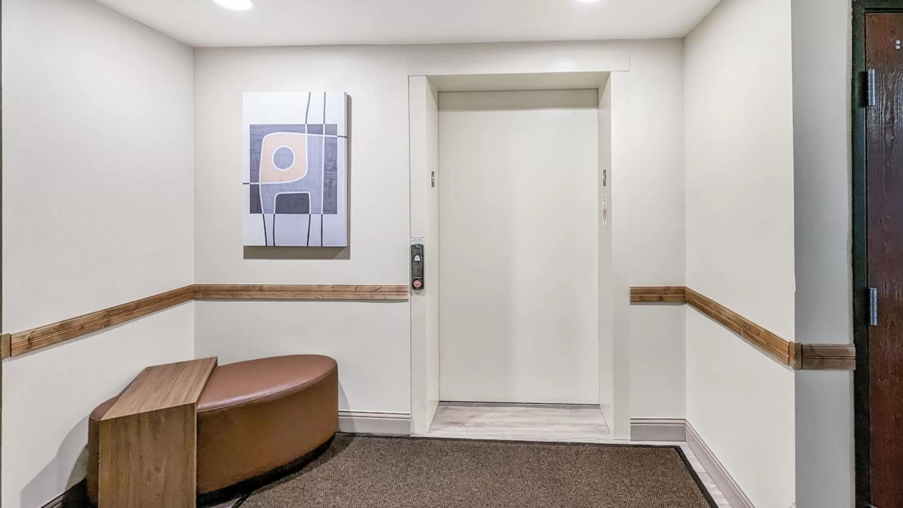 Estherville Hotel & Suites