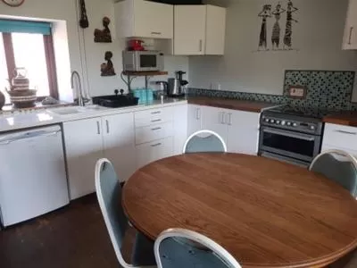 Kitchen or kitchenette, Kitchen/Kitchenette in Middle Cottage Sandy Haven Beach