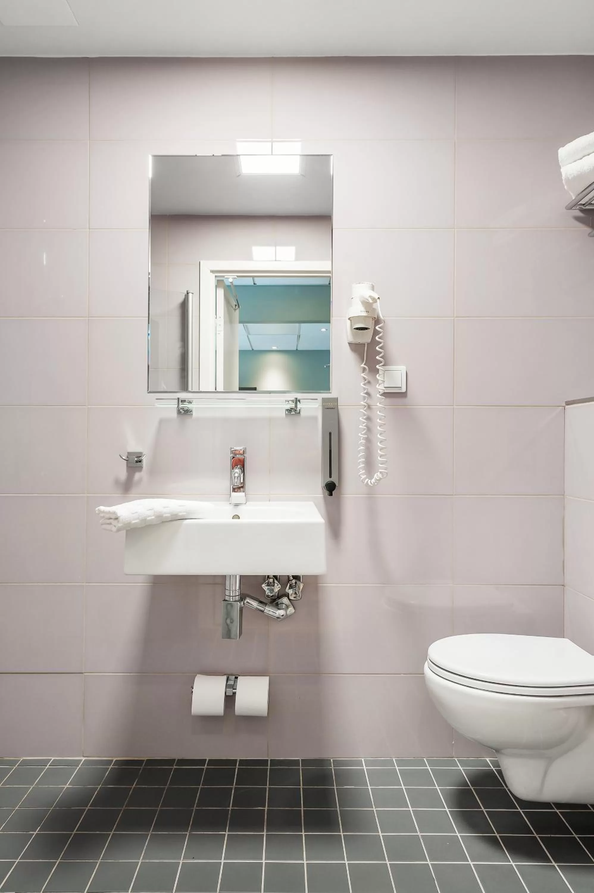 Shower in Hotel Point