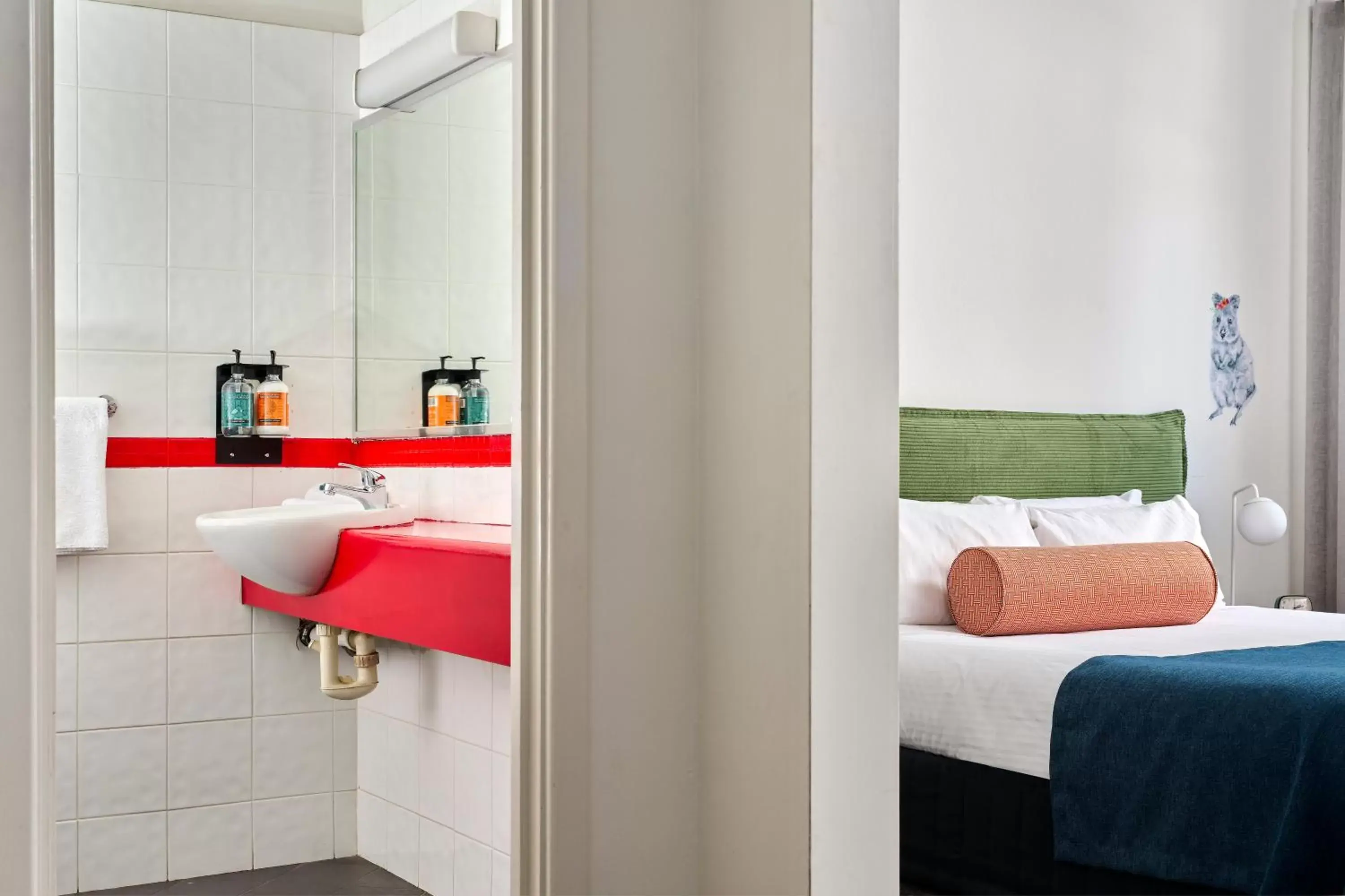 Bed in Baileys Parkside Motel by VetroBlu Bed in Baileys Parkside Motel by VetroBlu