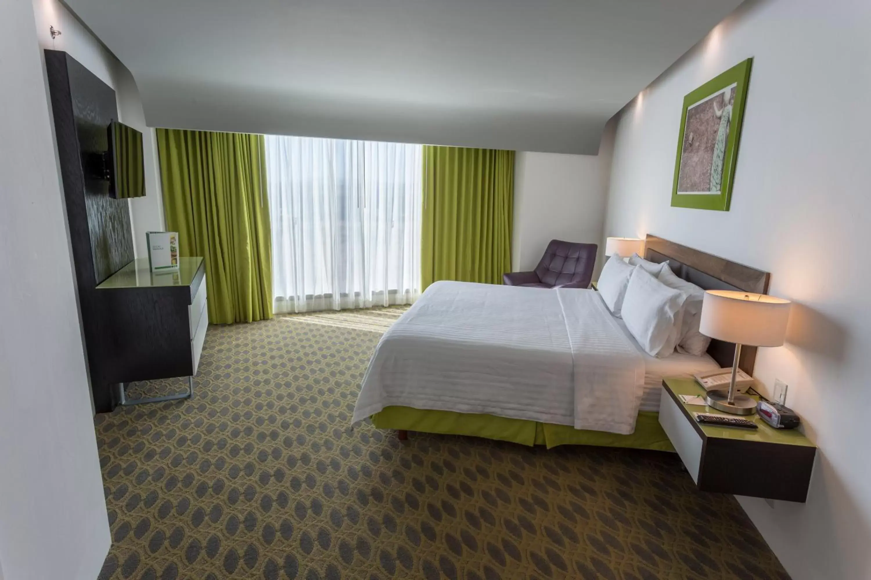 Photo of the whole room, Bed in Holiday Inn Queretaro Zona Krystal by IHG Photo of the whole room, Bed in Holiday Inn Queretaro Zona Krystal by IHG