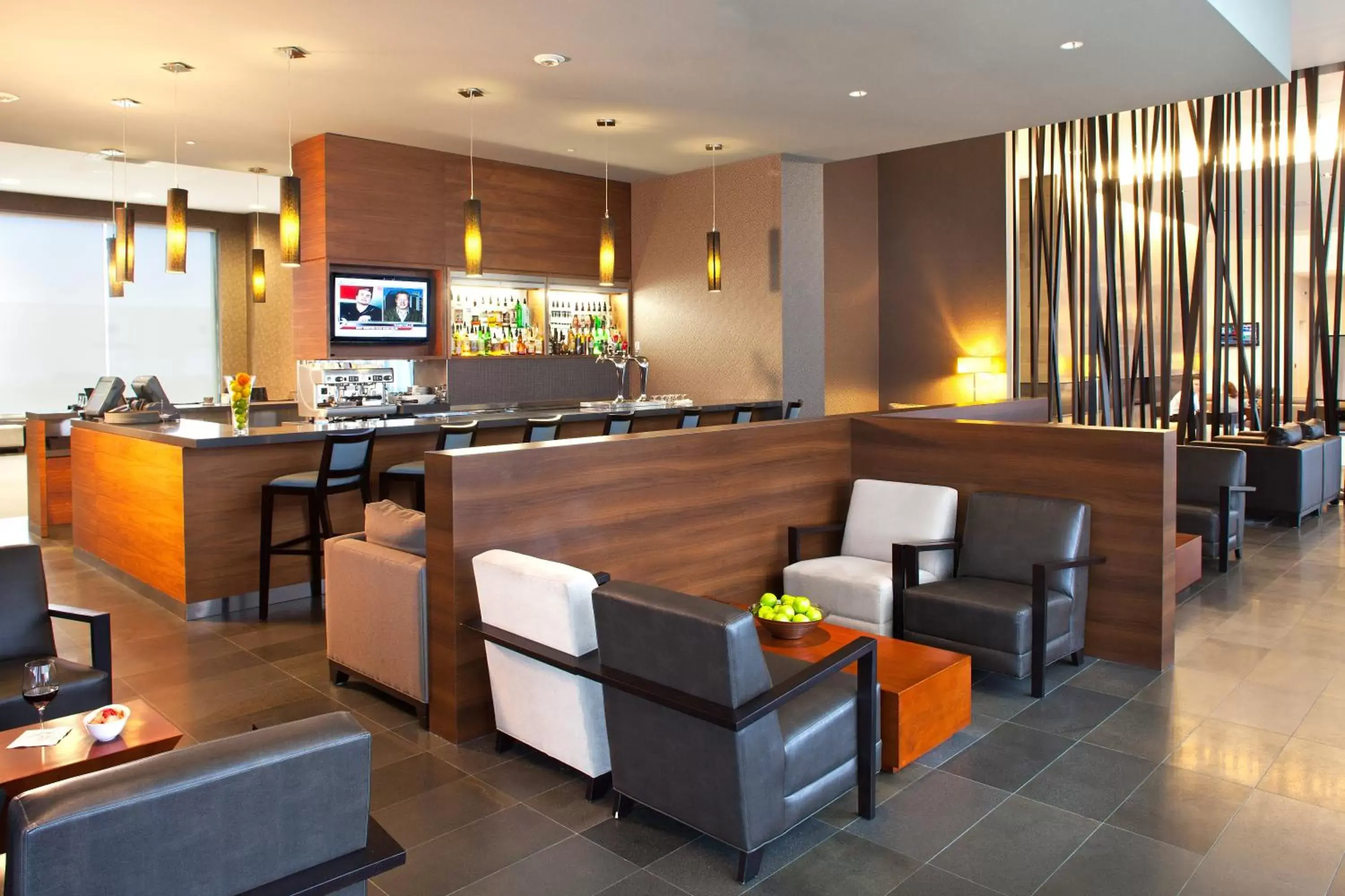 Lounge or bar, Lounge/Bar in Novotel Toronto Vaughan Centre