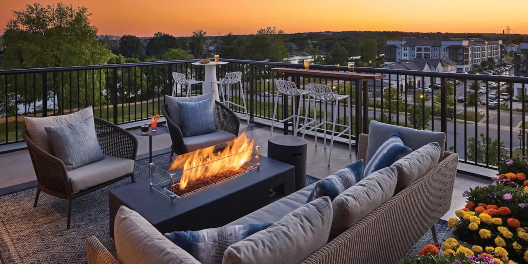 Lounge or bar in Crowne Plaza North Augusta, by IHG