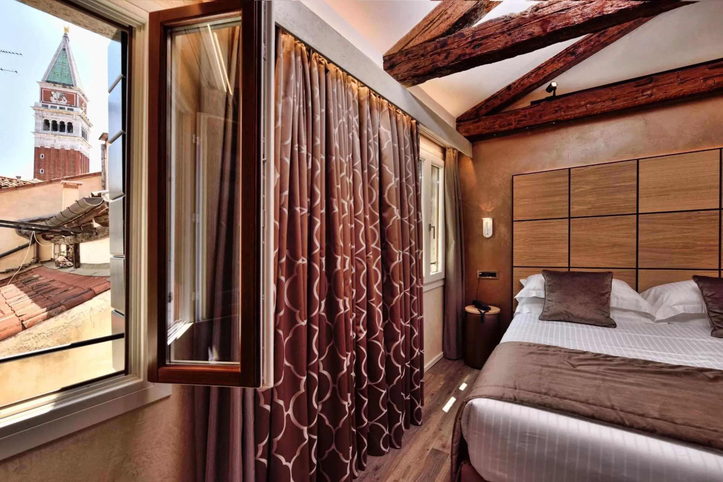 Bedroom, Bed in Rosa Salva Hotel
