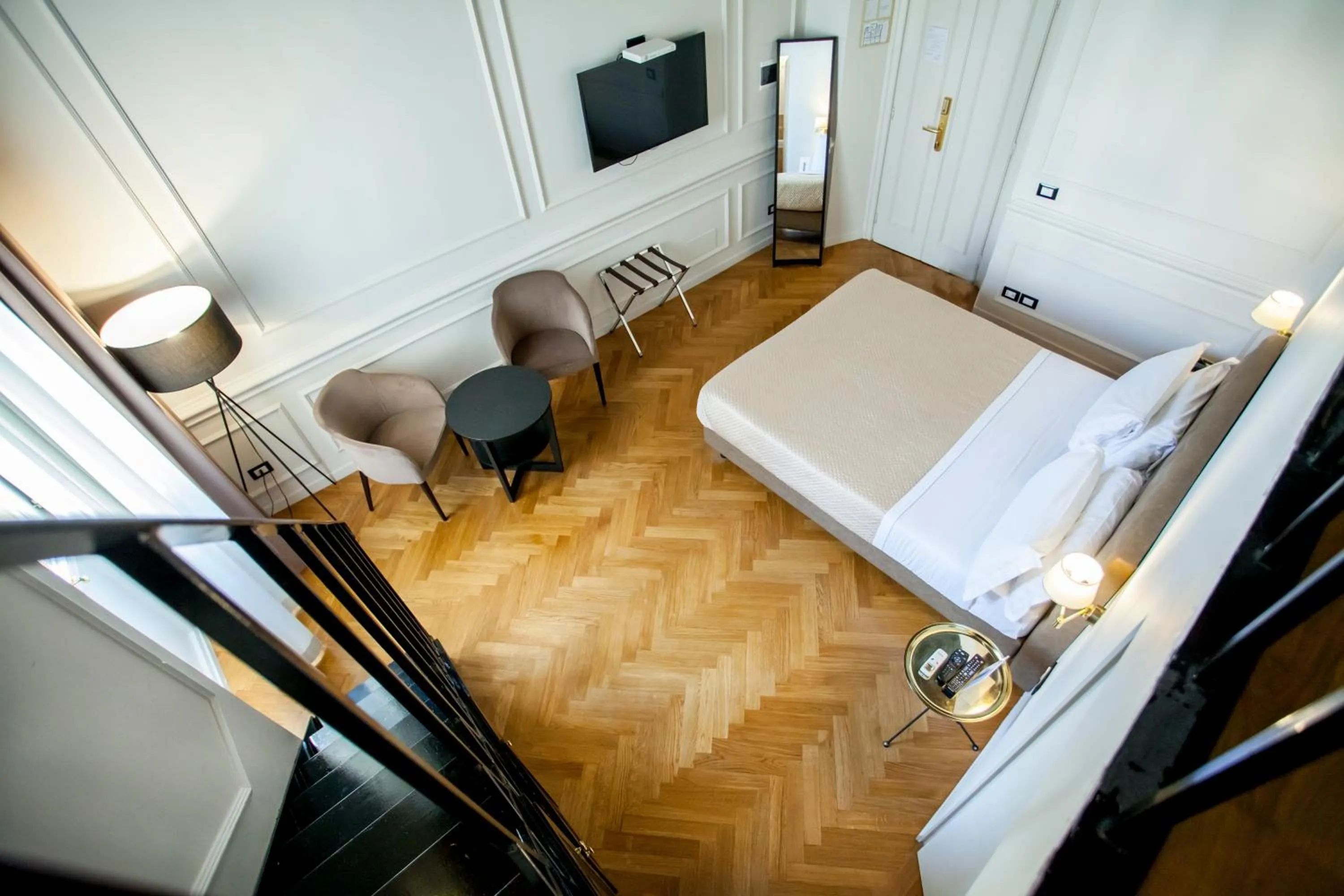 Bed in Splendor Suite Rome - Suites & Apartments