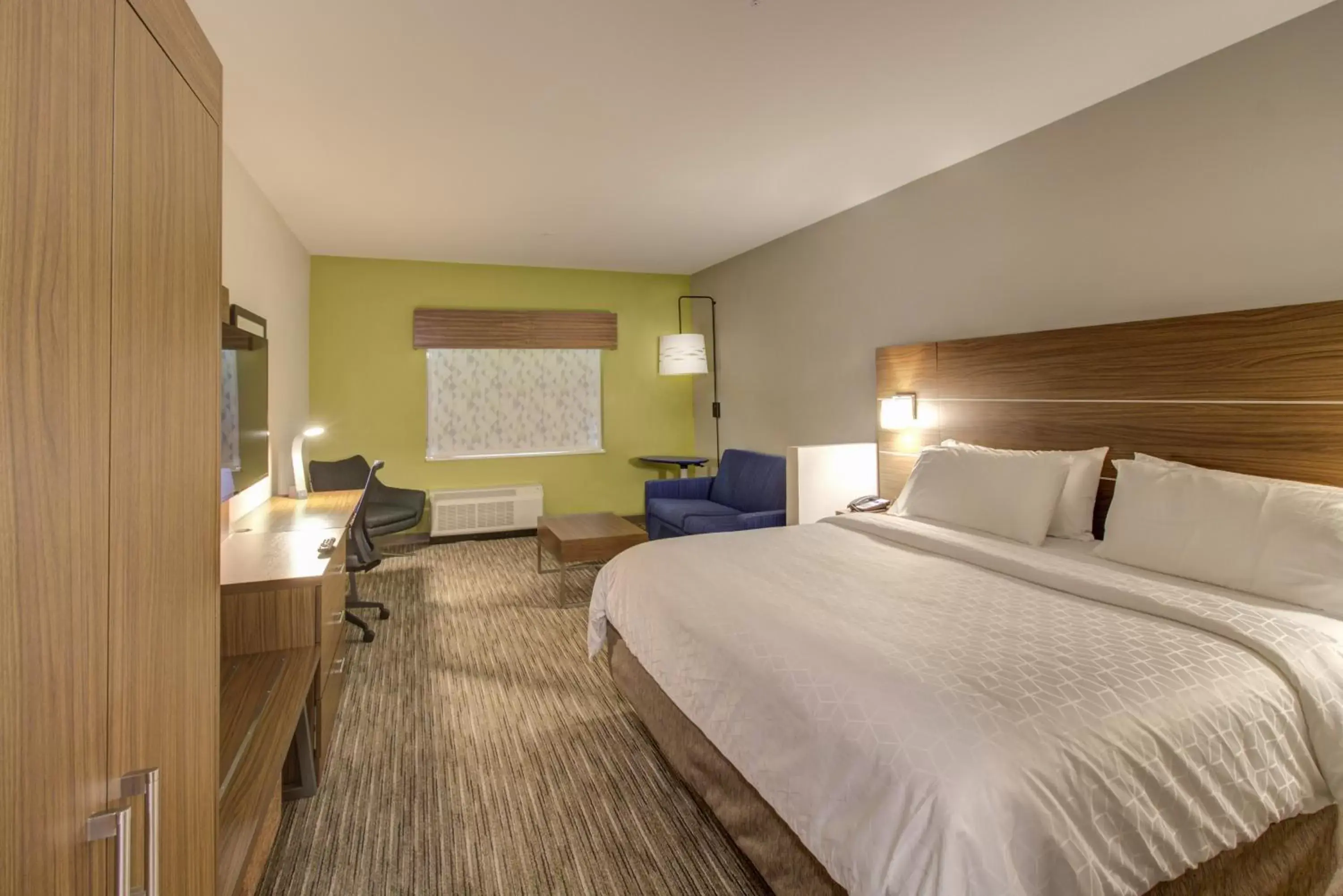 Photo of the whole room, Bed in Holiday Inn Express - Fort Walton Beach Central, an IHG Hotel
