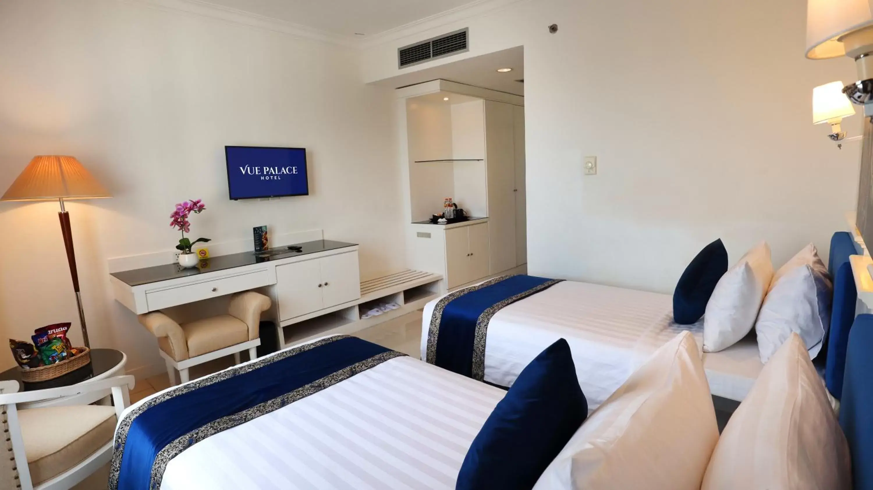 Bed in Vue Palace, ARTOTEL Curated Bed in Vue Palace, ARTOTEL Curated