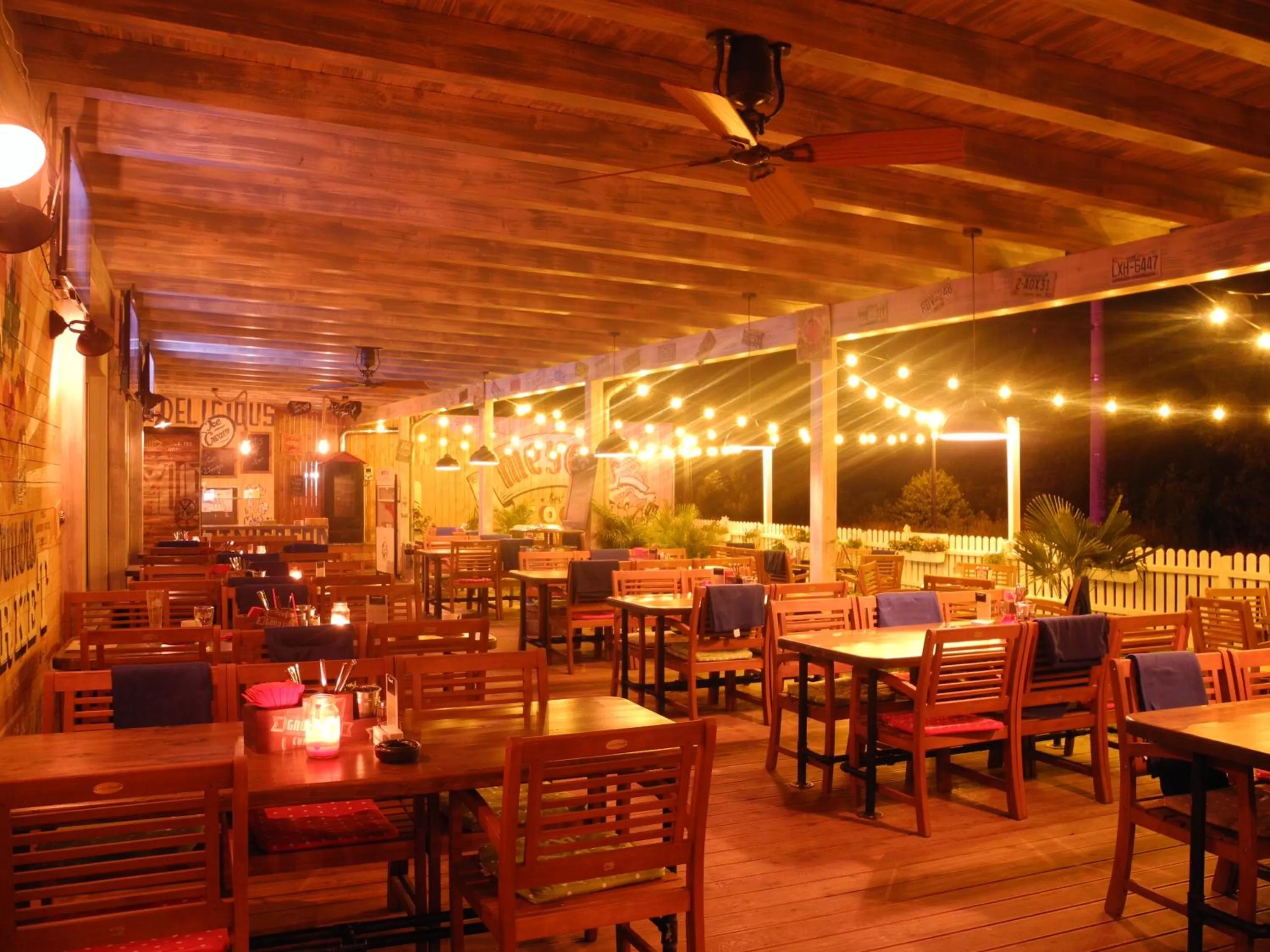 Restaurant/places to eat in Themenhotel 50's Ville Motel