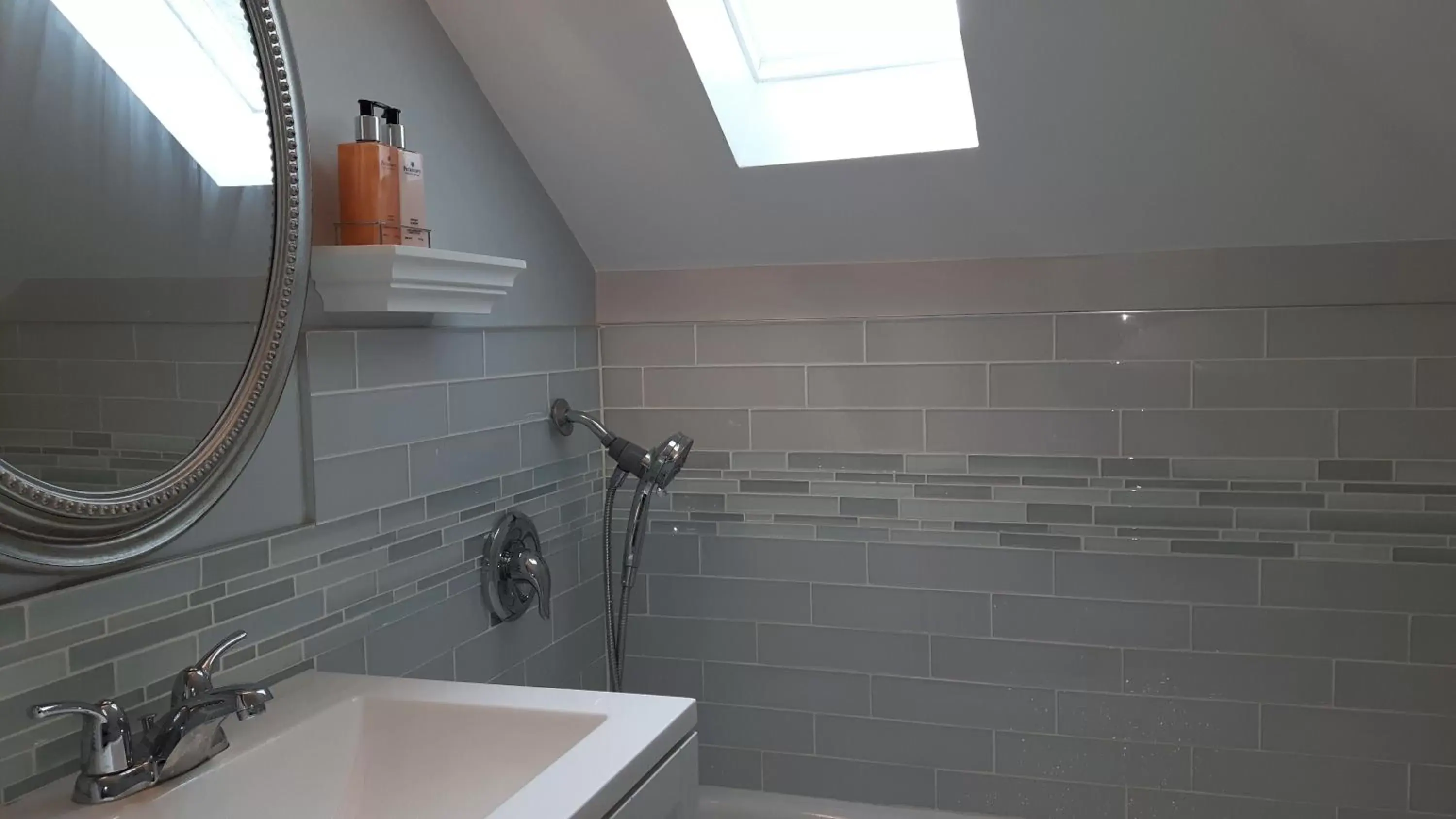 Bathroom in Campbell Cottage B&B