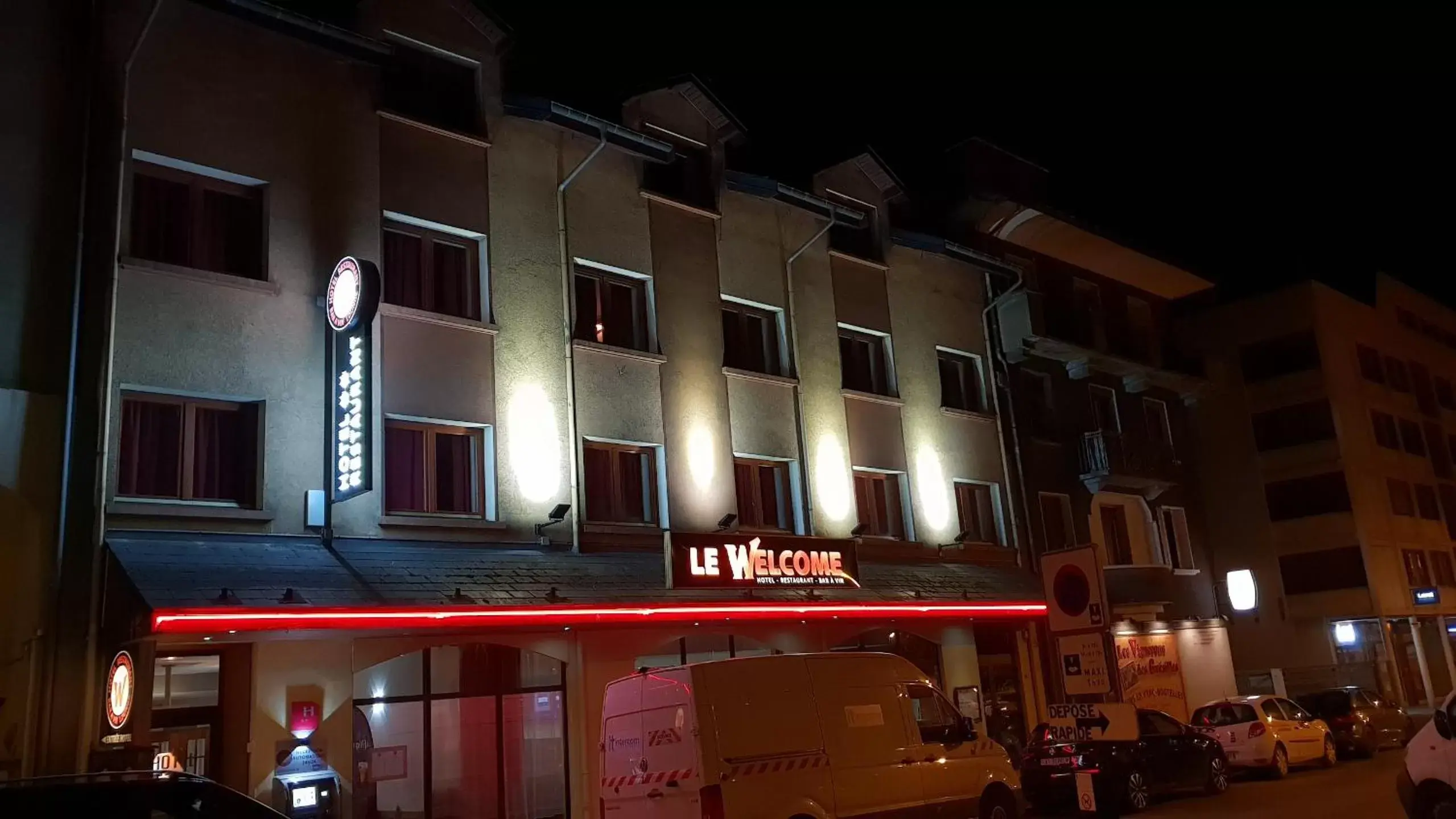 Facade/entrance, Property Building in Hôtel le Welcome