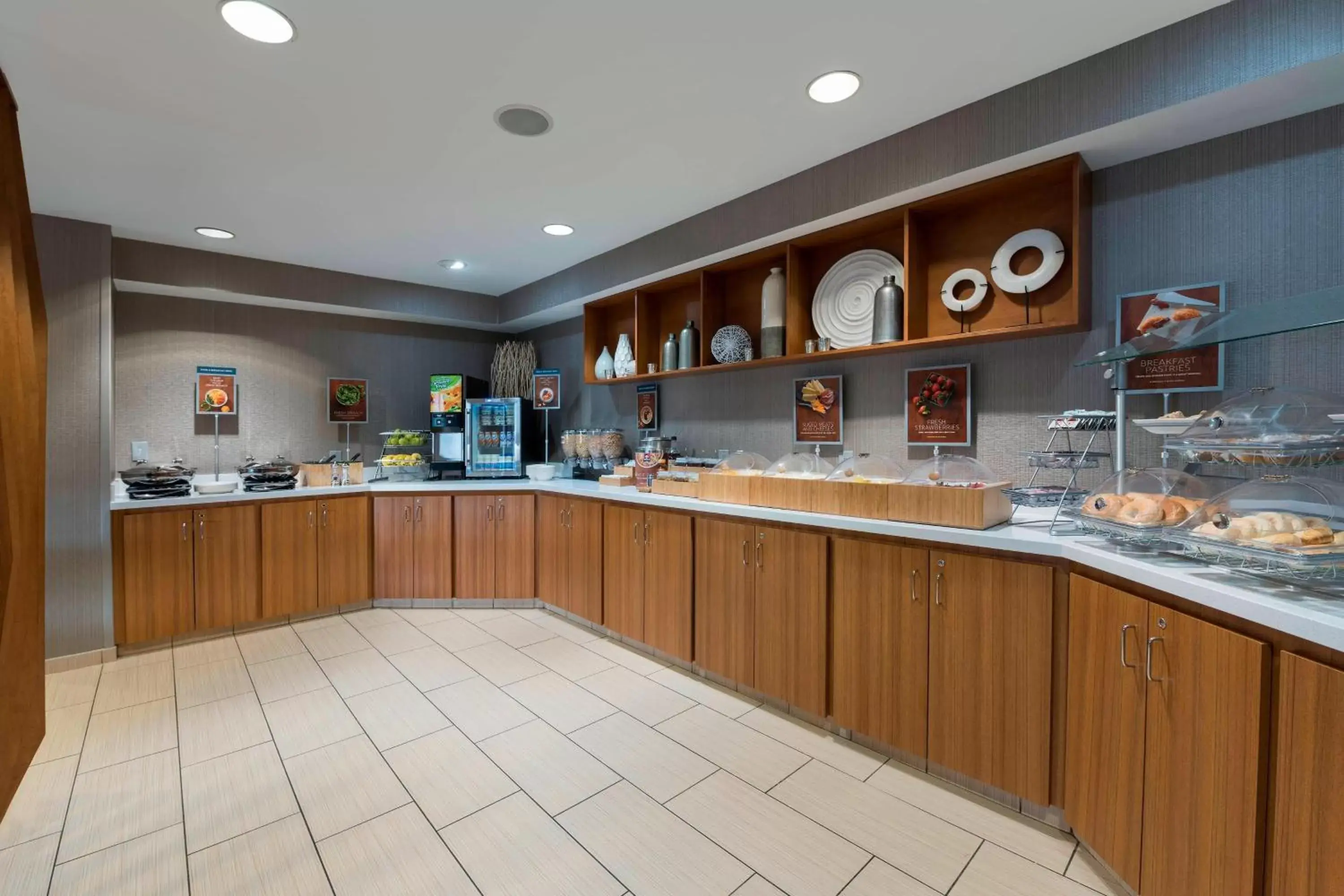 Breakfast, Restaurant/Places to Eat in SpringHill Suites Grand Rapids North