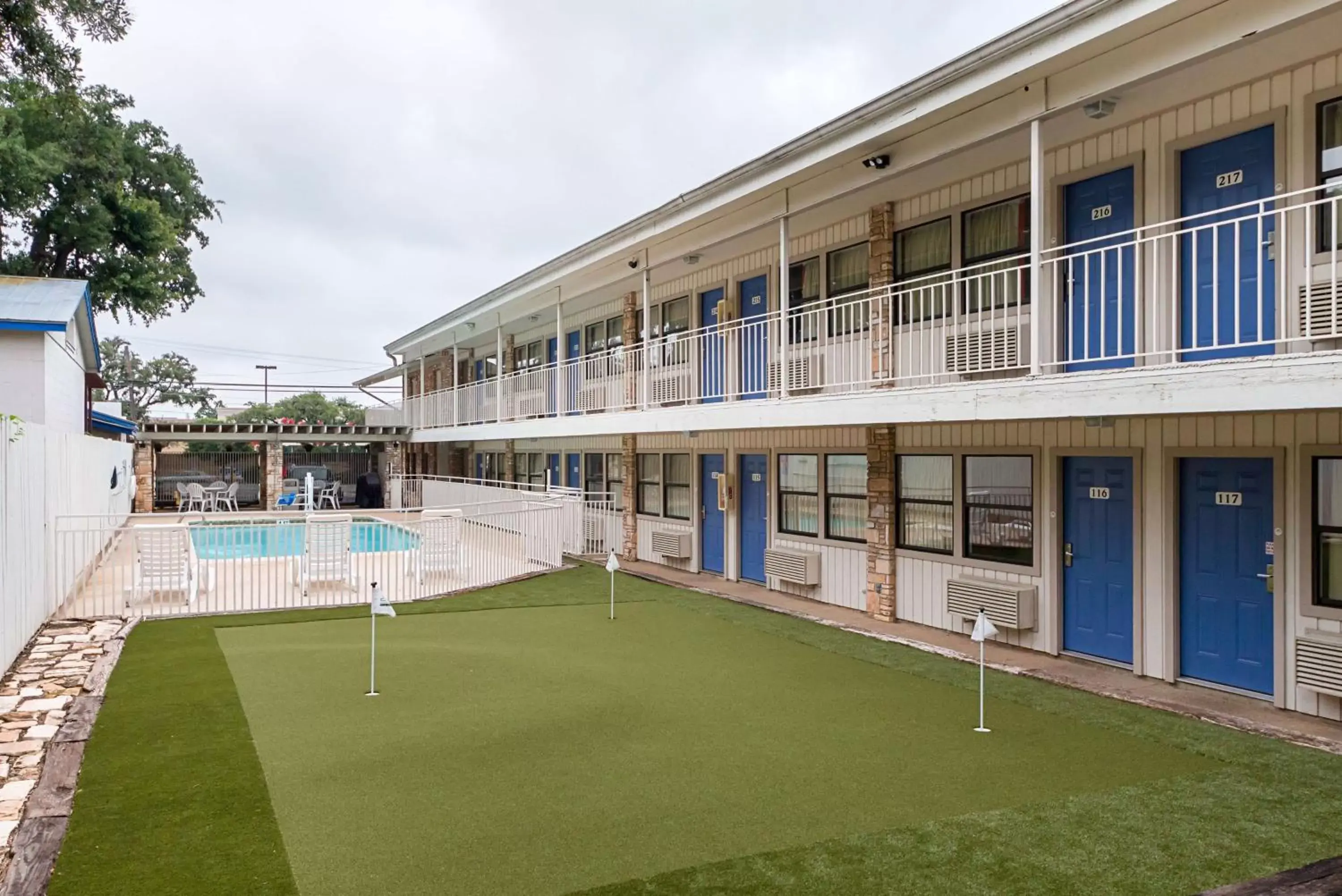 Golfcourse, Property Building in Motel 6-Boerne, TX