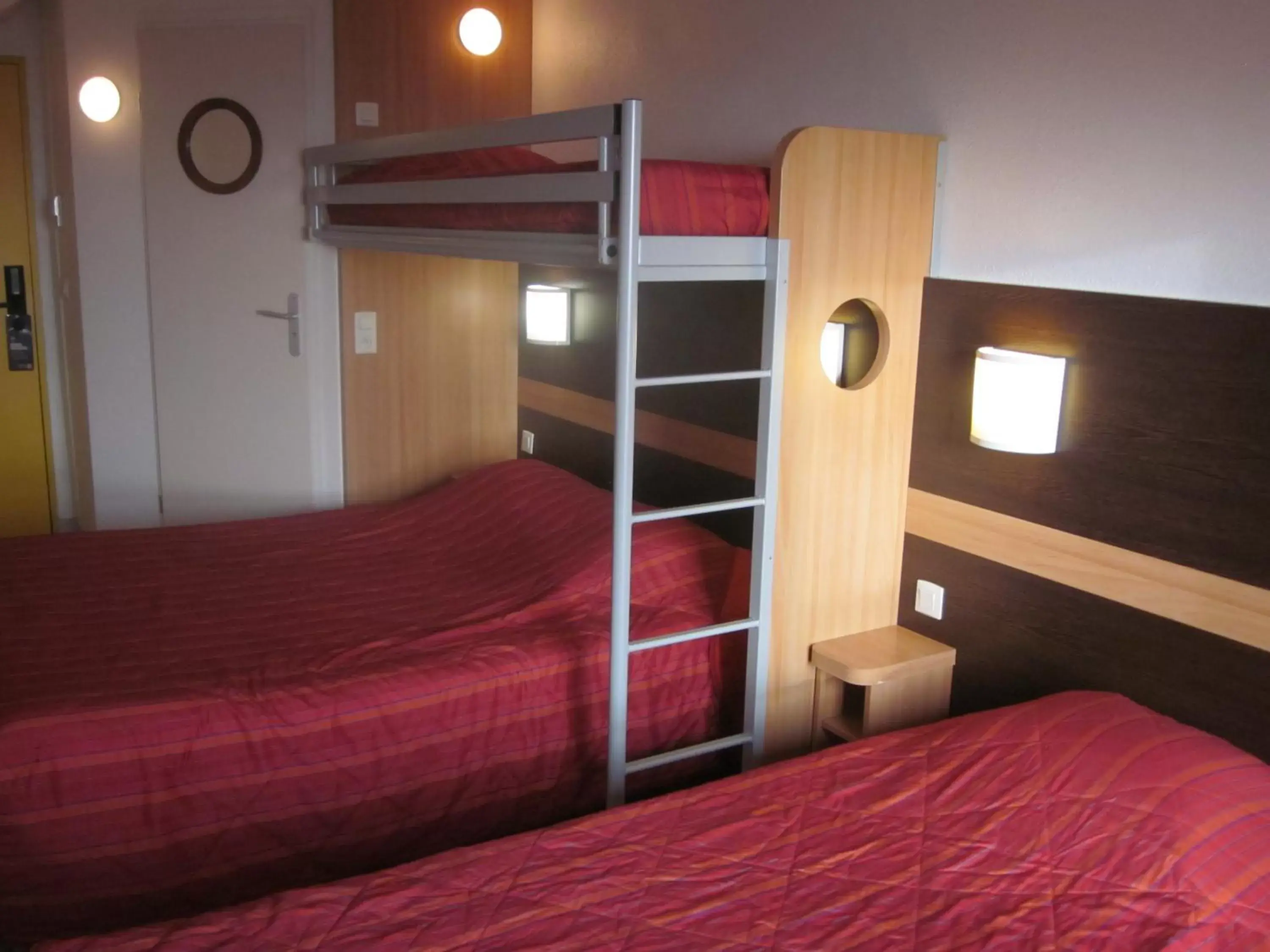 Bed, Bunk Bed in Premiere Classe Bayeux