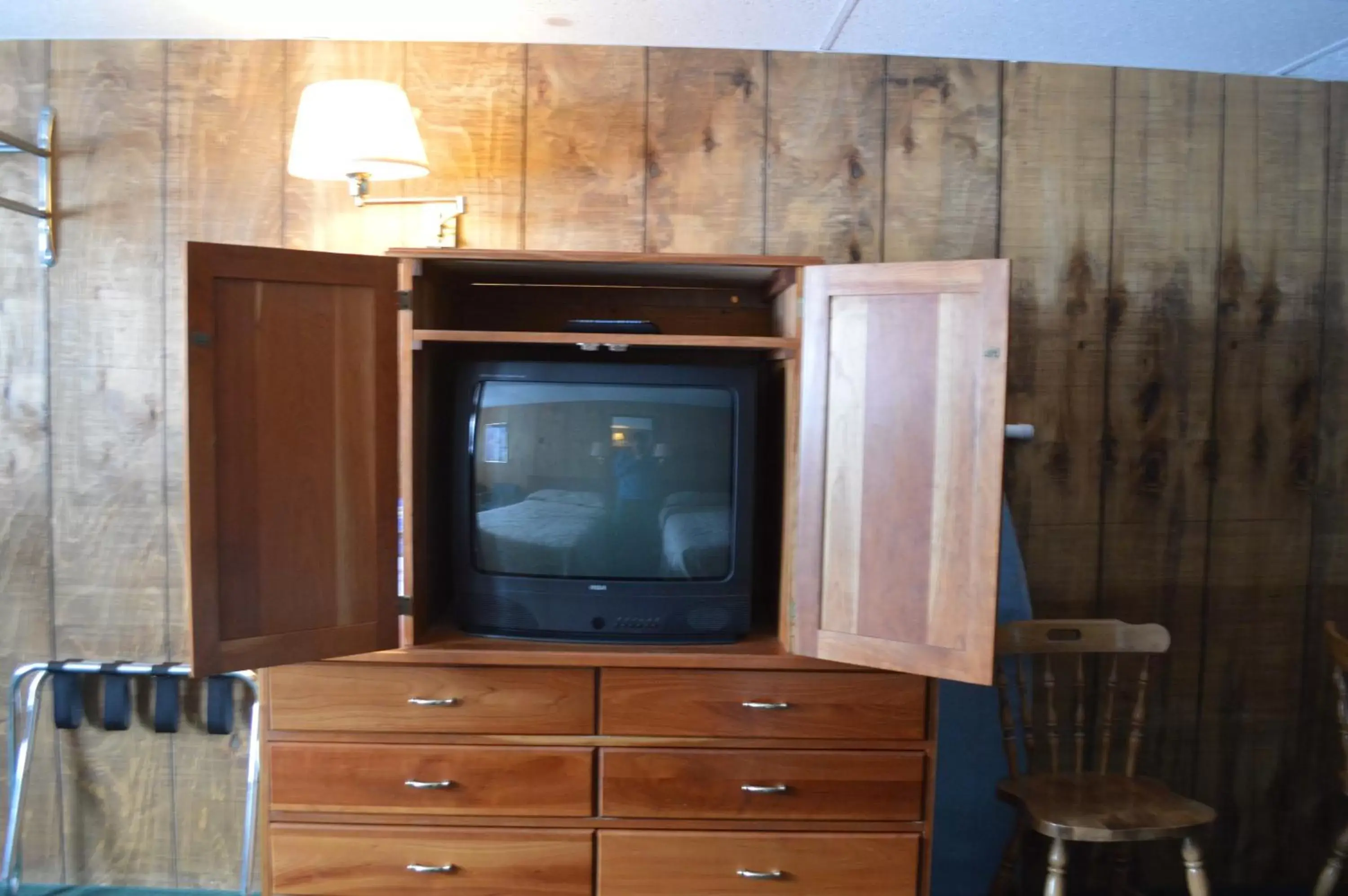 TV and multimedia, TV/Entertainment Center in Maple Leaf Inn Lake Placid