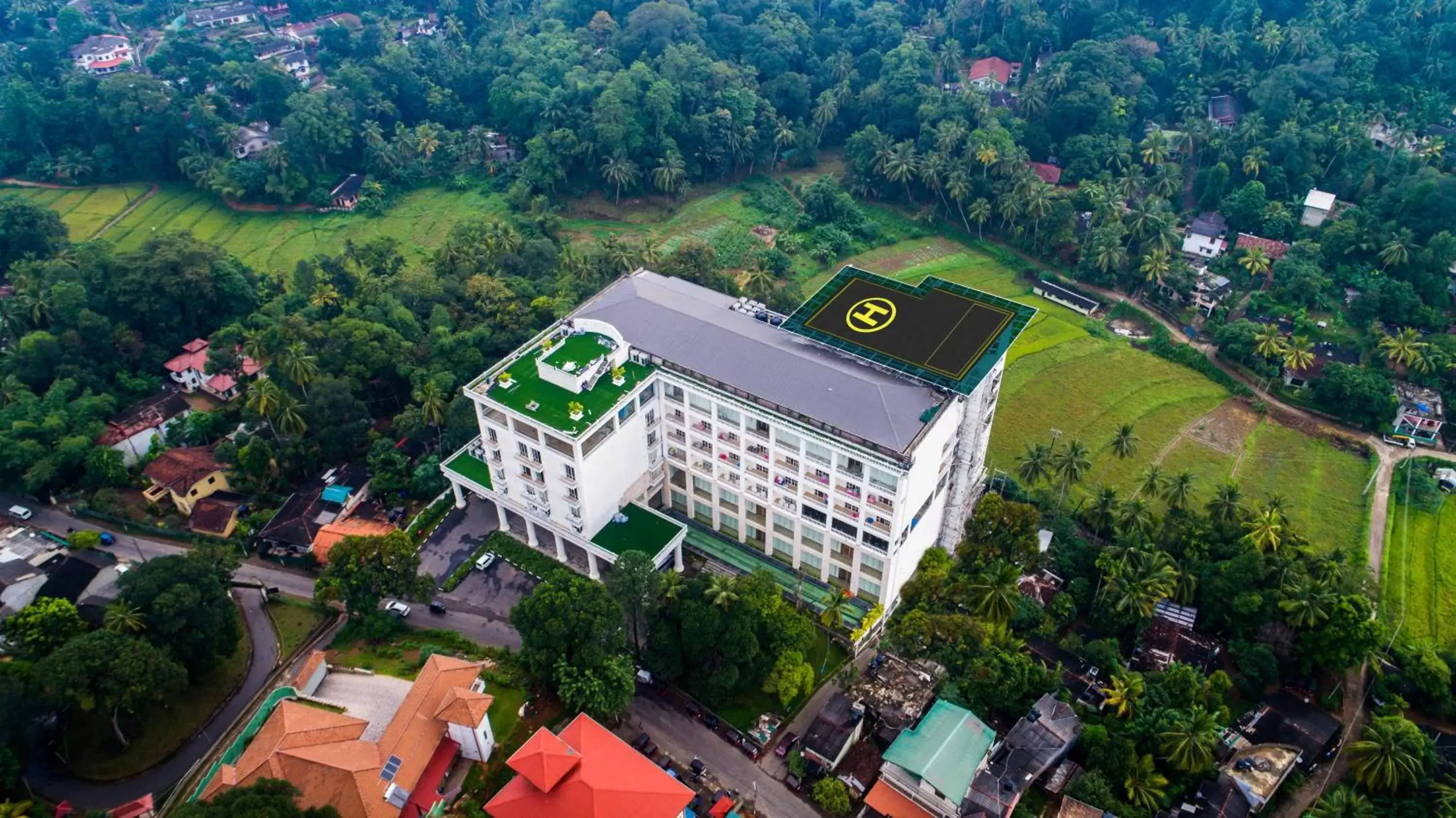 Property building, Bird's-eye View in The Golden Crown Hotel