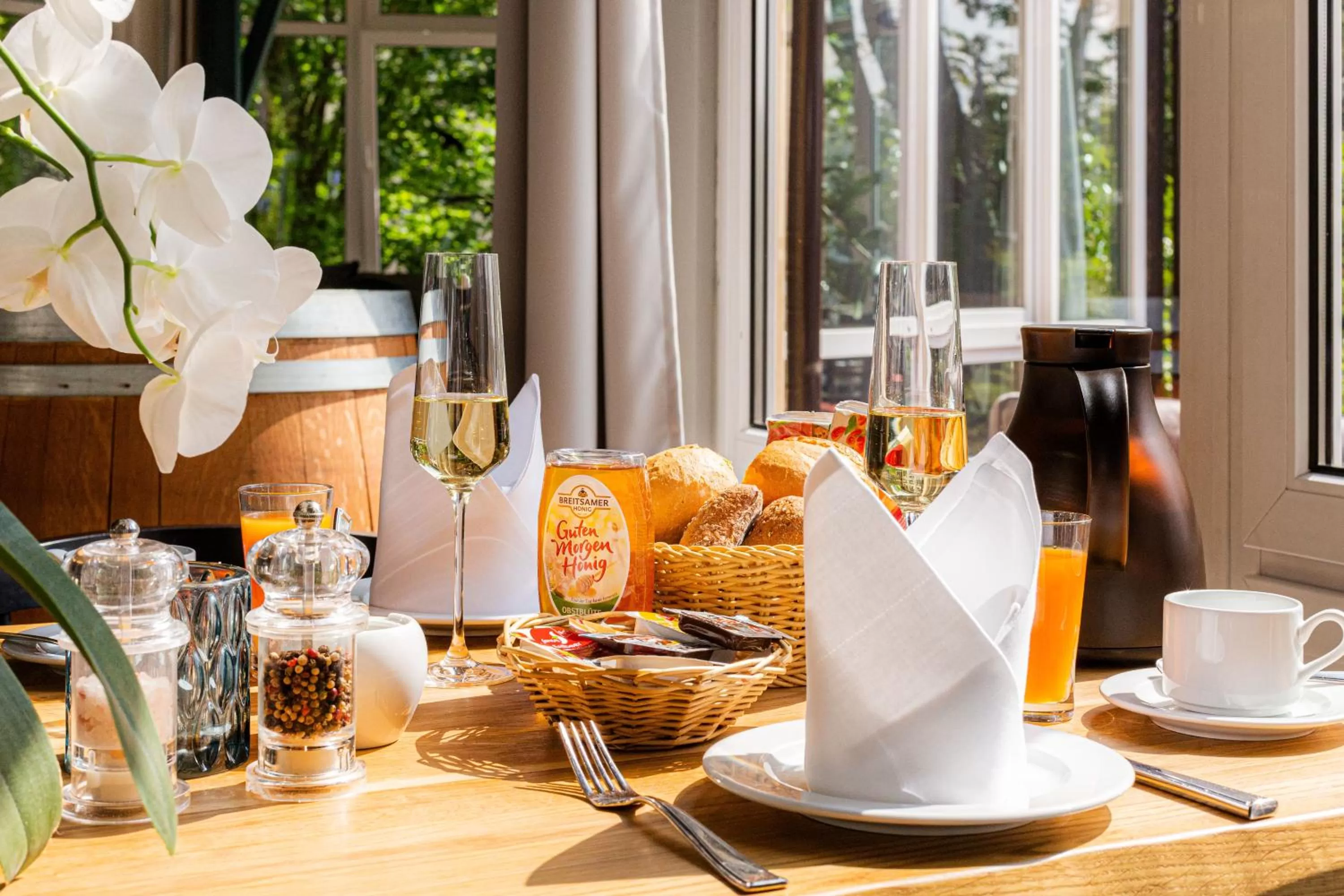 Restaurant/places to eat in Parkhotel Diani