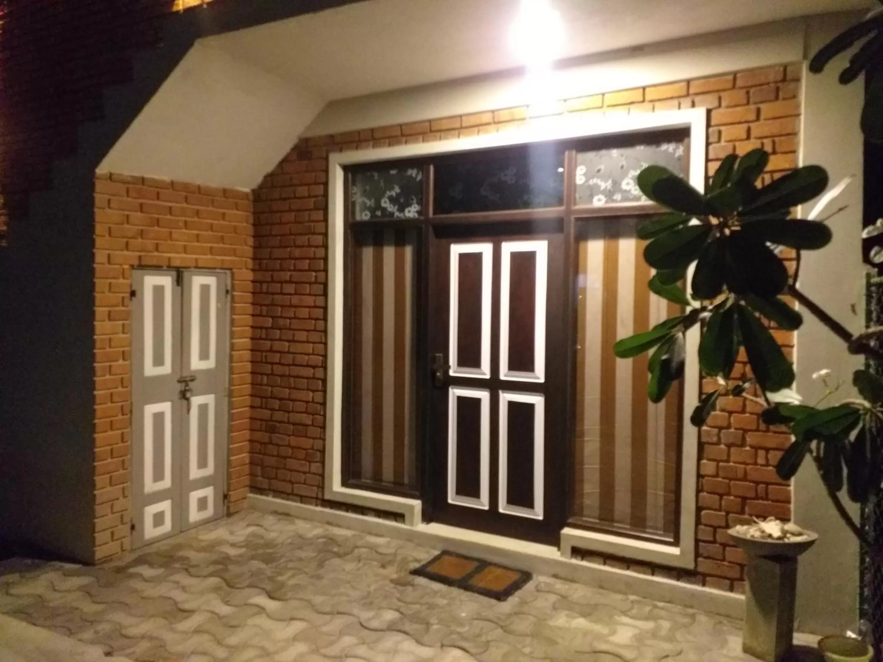 Facade/entrance in Green Wood Villa Negombo