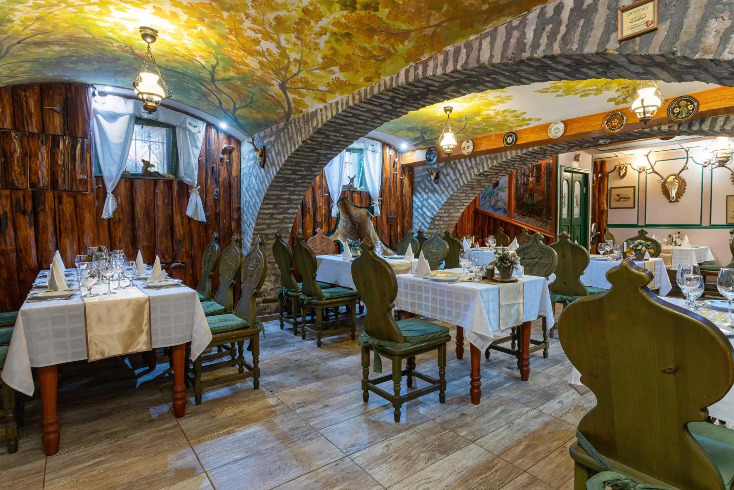 Restaurant/places to eat in Illés Hotel