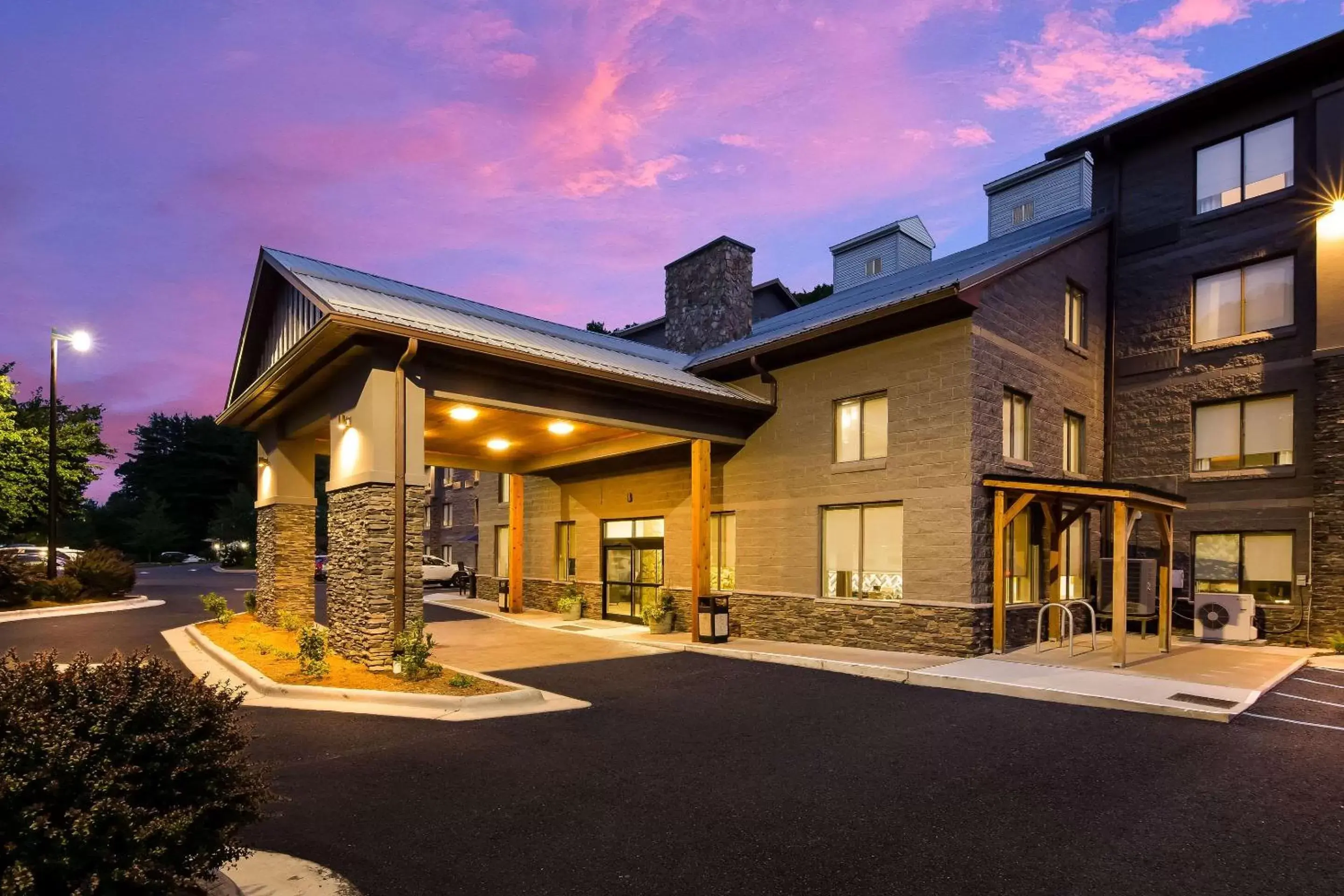 Property Building in Graystone Lodge, Ascend Hotel Collection