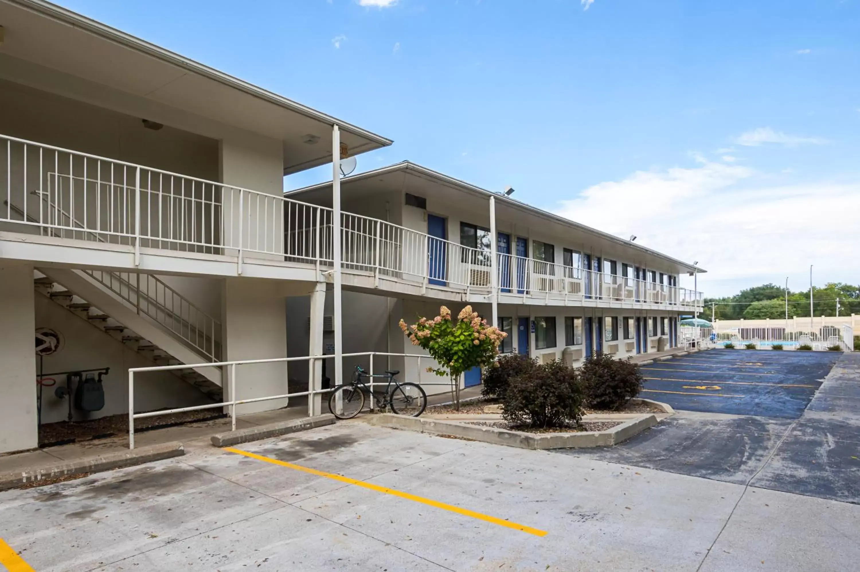 Facade/entrance, Property Building in Motel 6-Rochester, MN