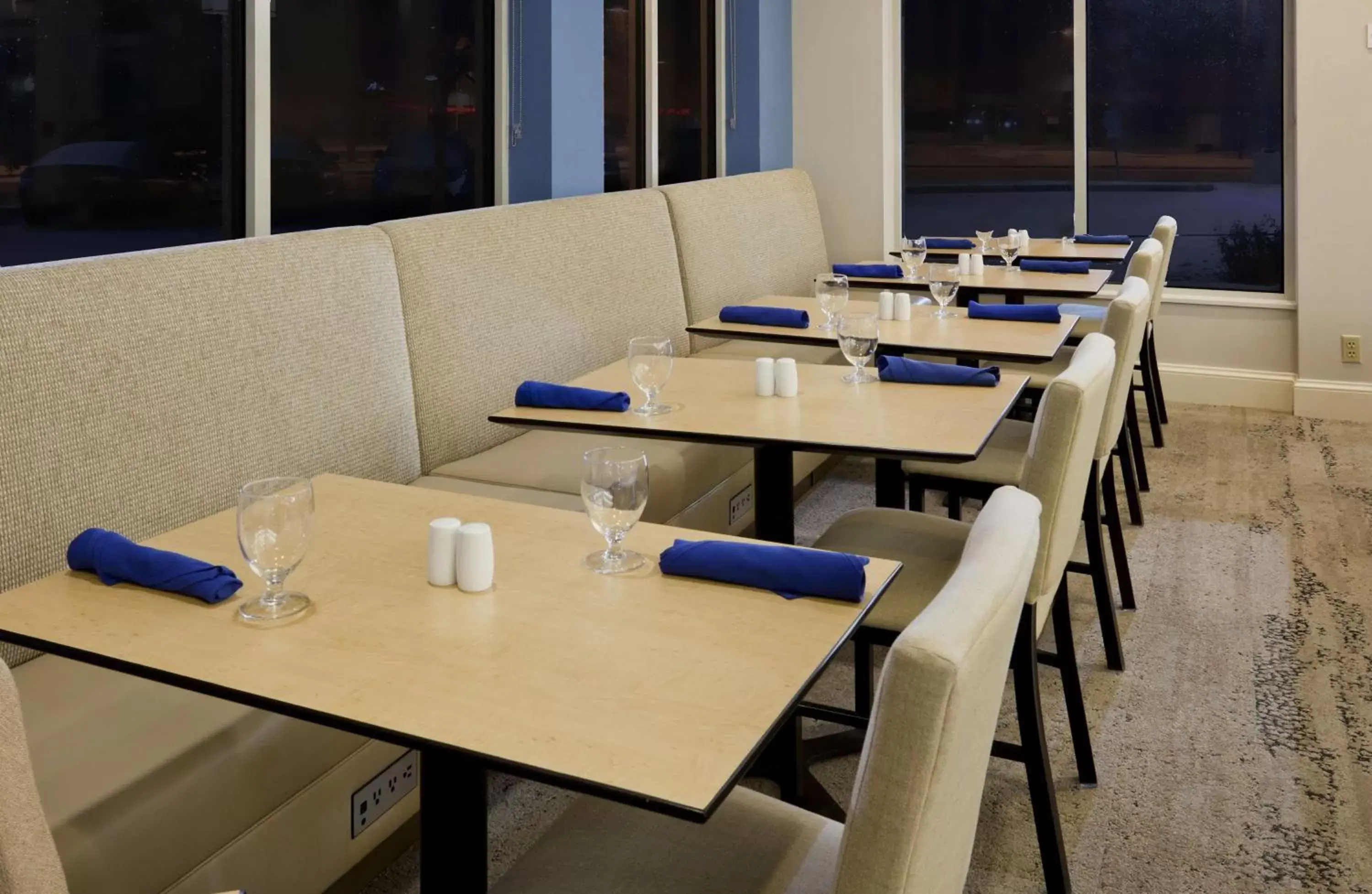 Dining area, Restaurant/Places to Eat in Hilton Garden Inn Minneapolis Eagan