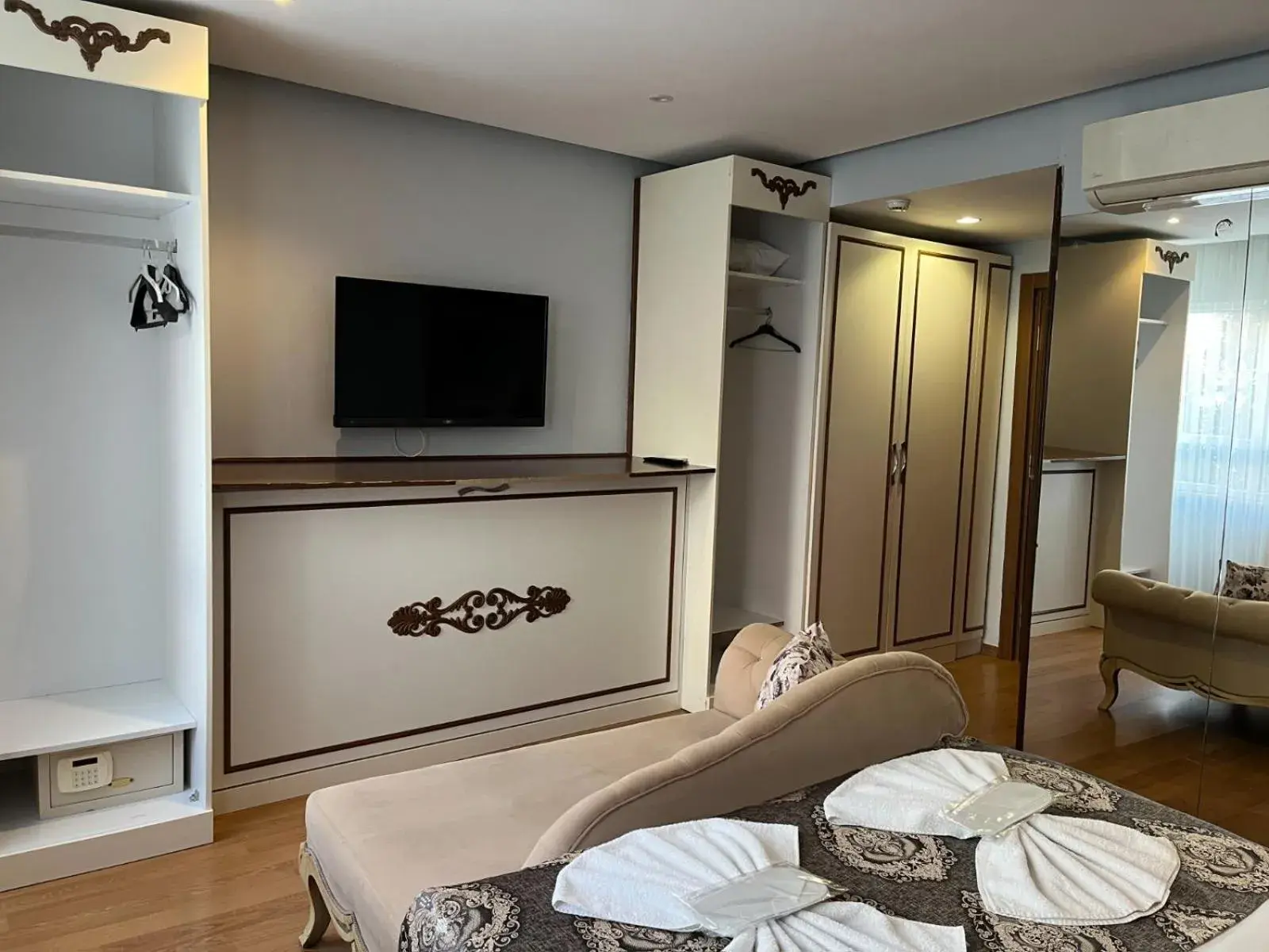 Communal lounge/ TV room, TV/Entertainment Center in Elite Marmara Bosphorus Suites Istanbul