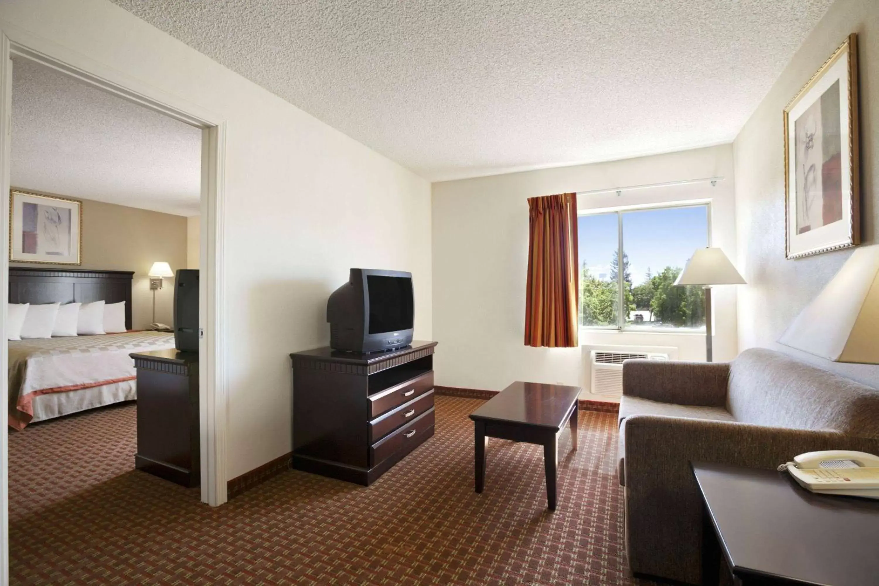 Bed, TV/Entertainment Center in Days Inn & Suites by Wyndham Rancho Cordova