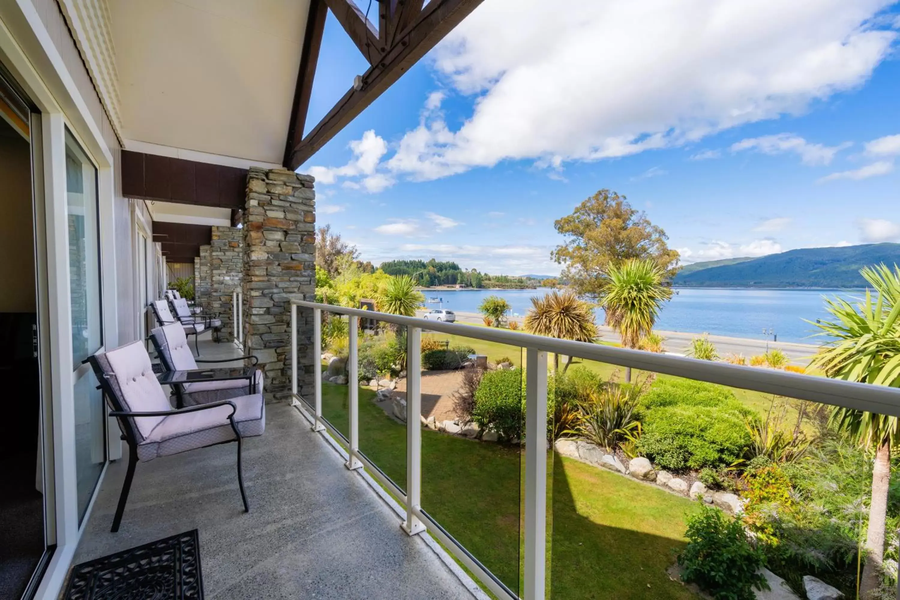 Lake view, Balcony/Terrace in Fiordland Lakeview Motel and Apartments