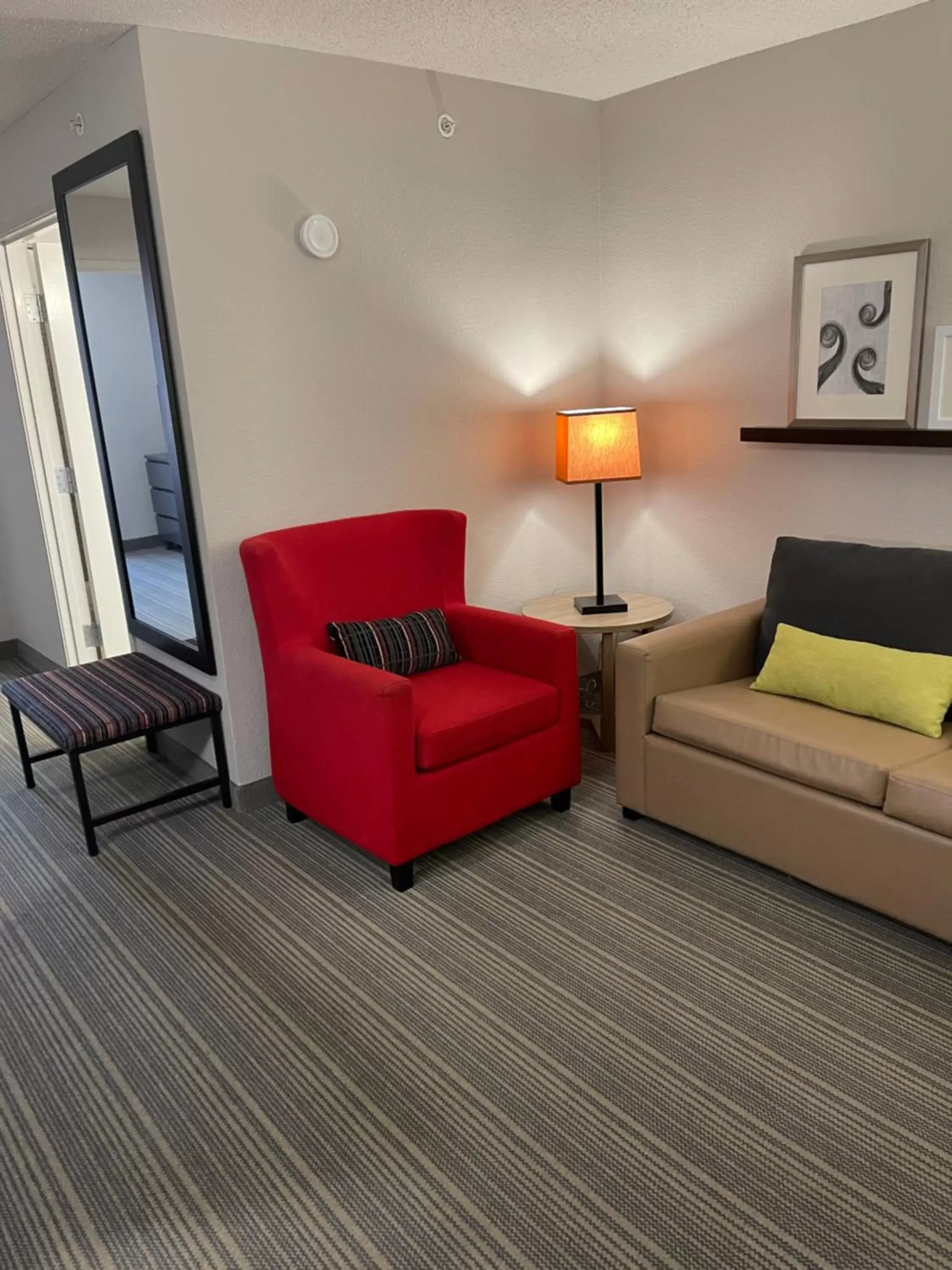 Living room, Seating Area in Country Inn & Suites by Radisson, Merrillville, IN