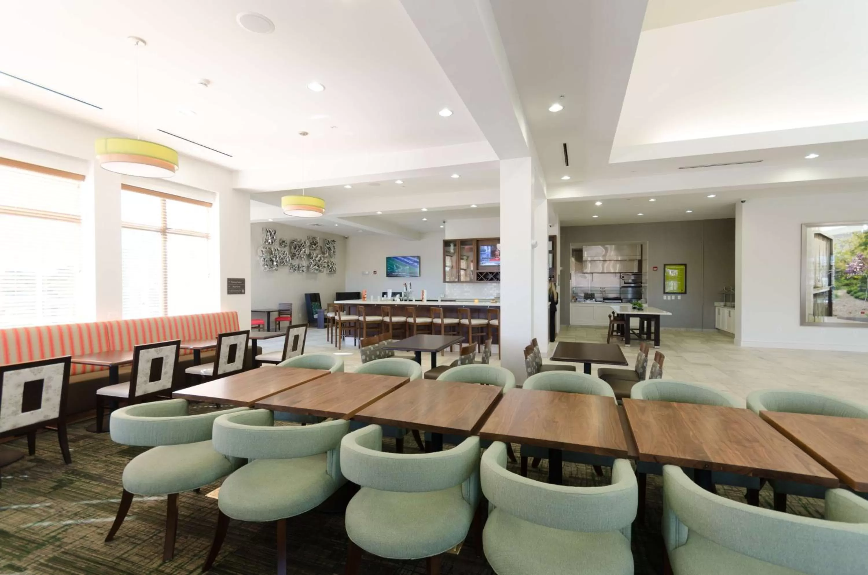 Lounge or bar in Hilton Garden Inn Hickory