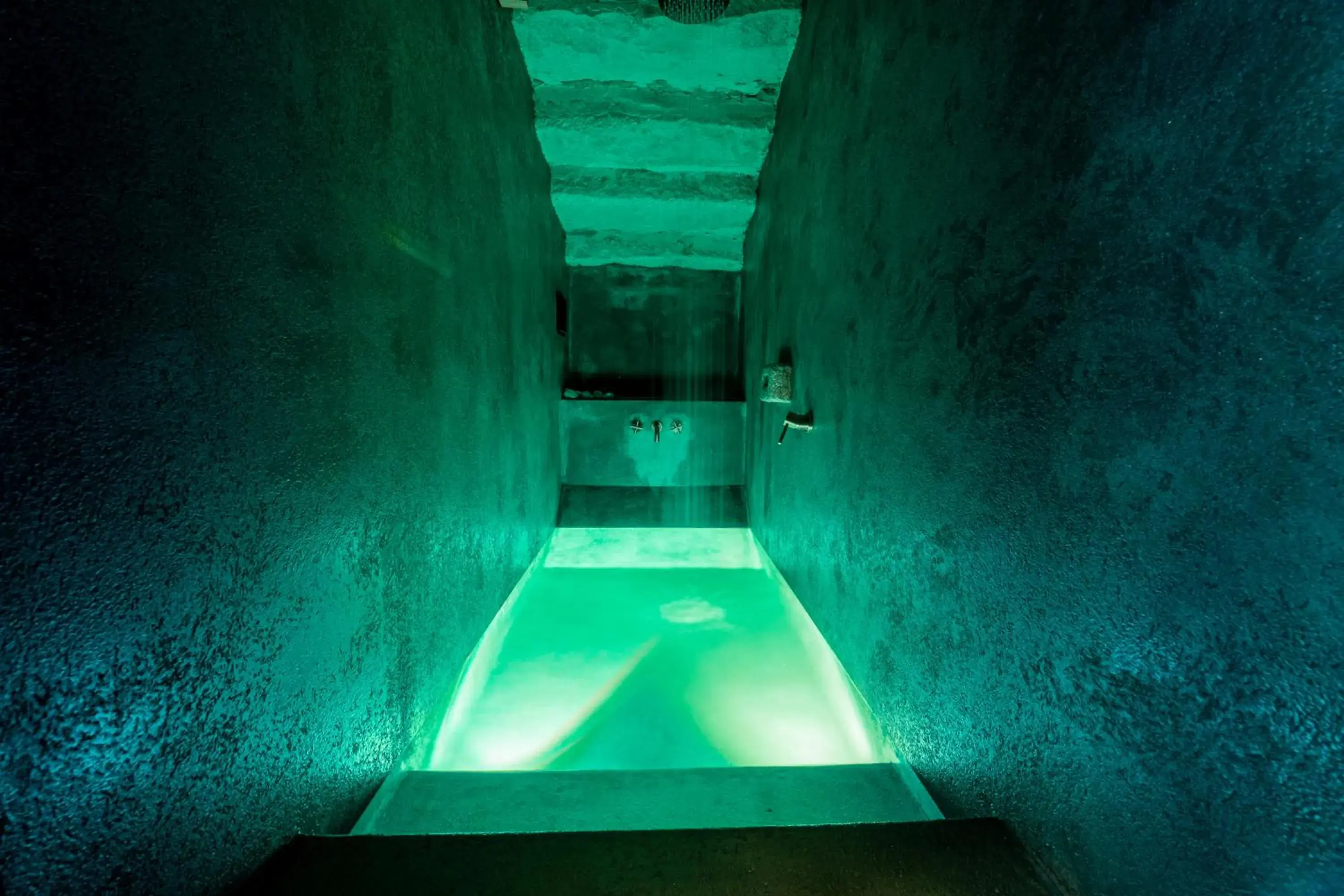 Bathroom, Swimming Pool in Casa Meti Exclusive Apartment in Ortigia