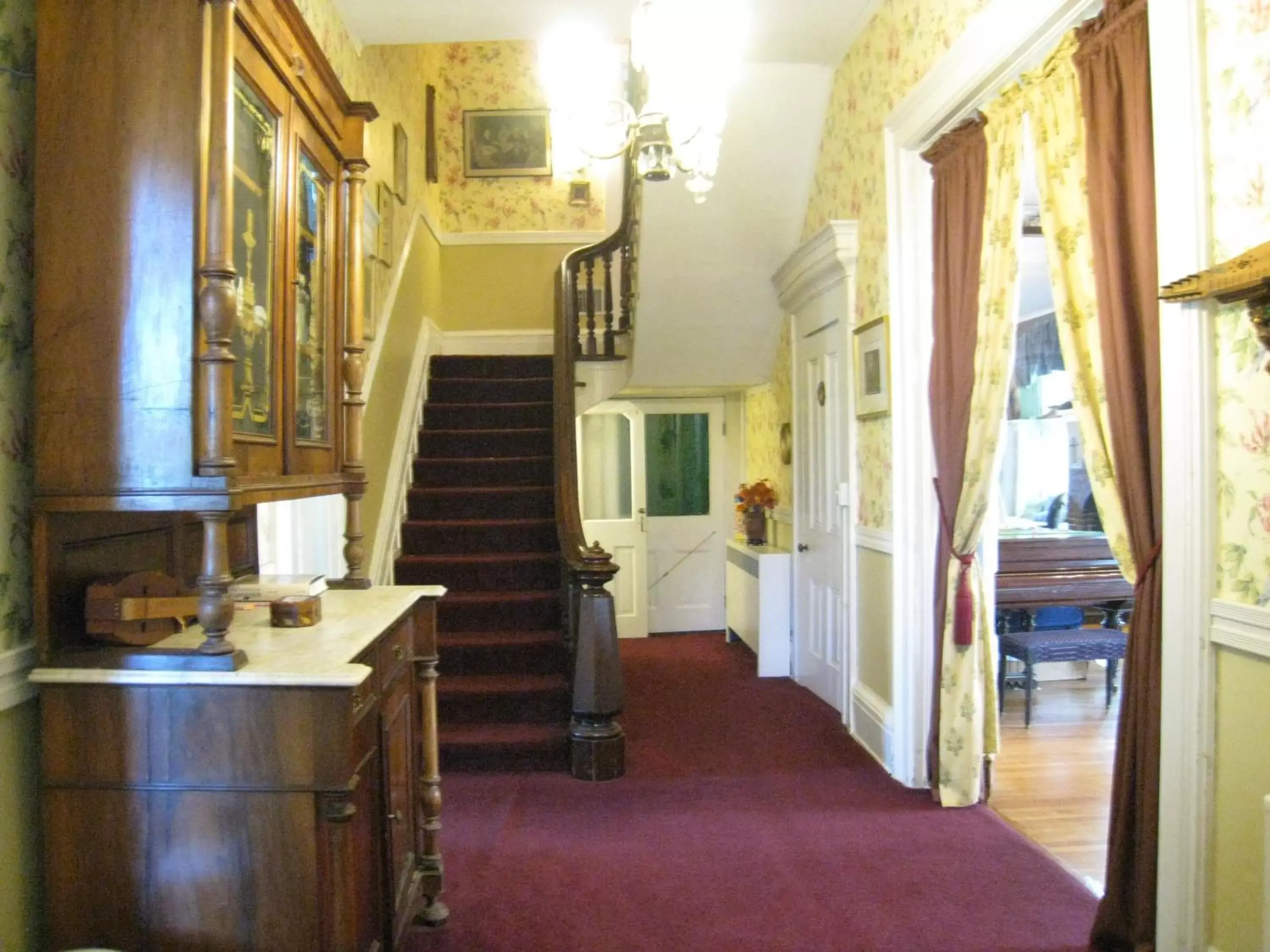 Lobby or reception in Allegheny Street Bed & Breakfast