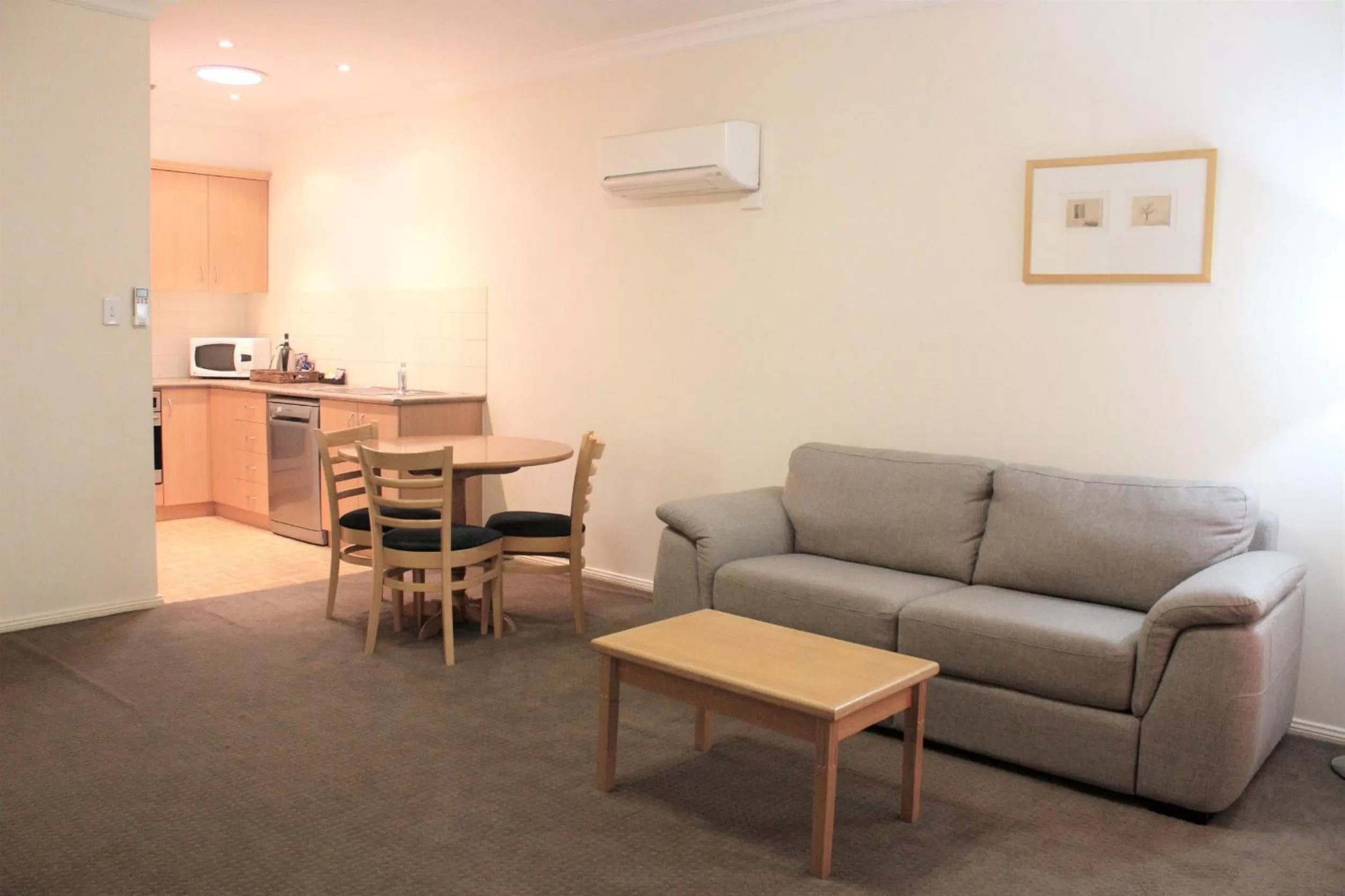 Living room in Carlyle Suites & Apartments