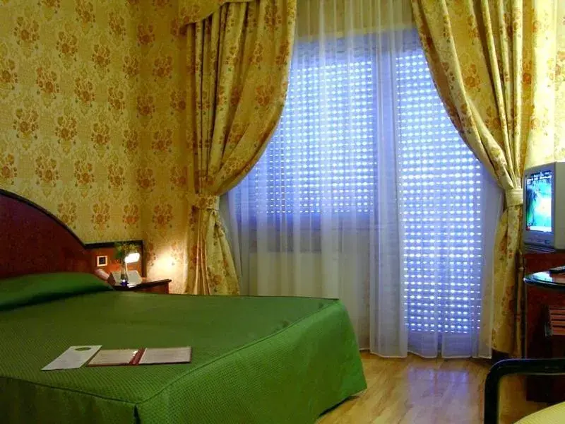 Photo of the whole room, Bed in Grand Hotel Dei Cesari