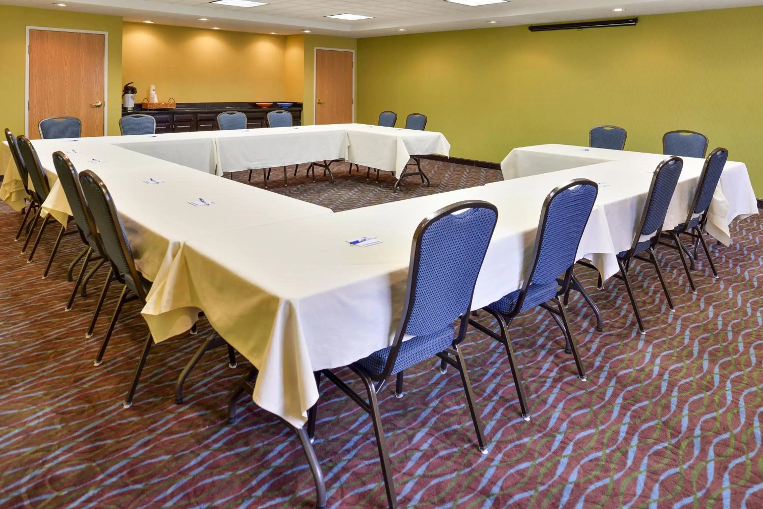 Meeting/conference room in Holiday Inn Express Hotel & Suites Charlotte, an IHG Hotel