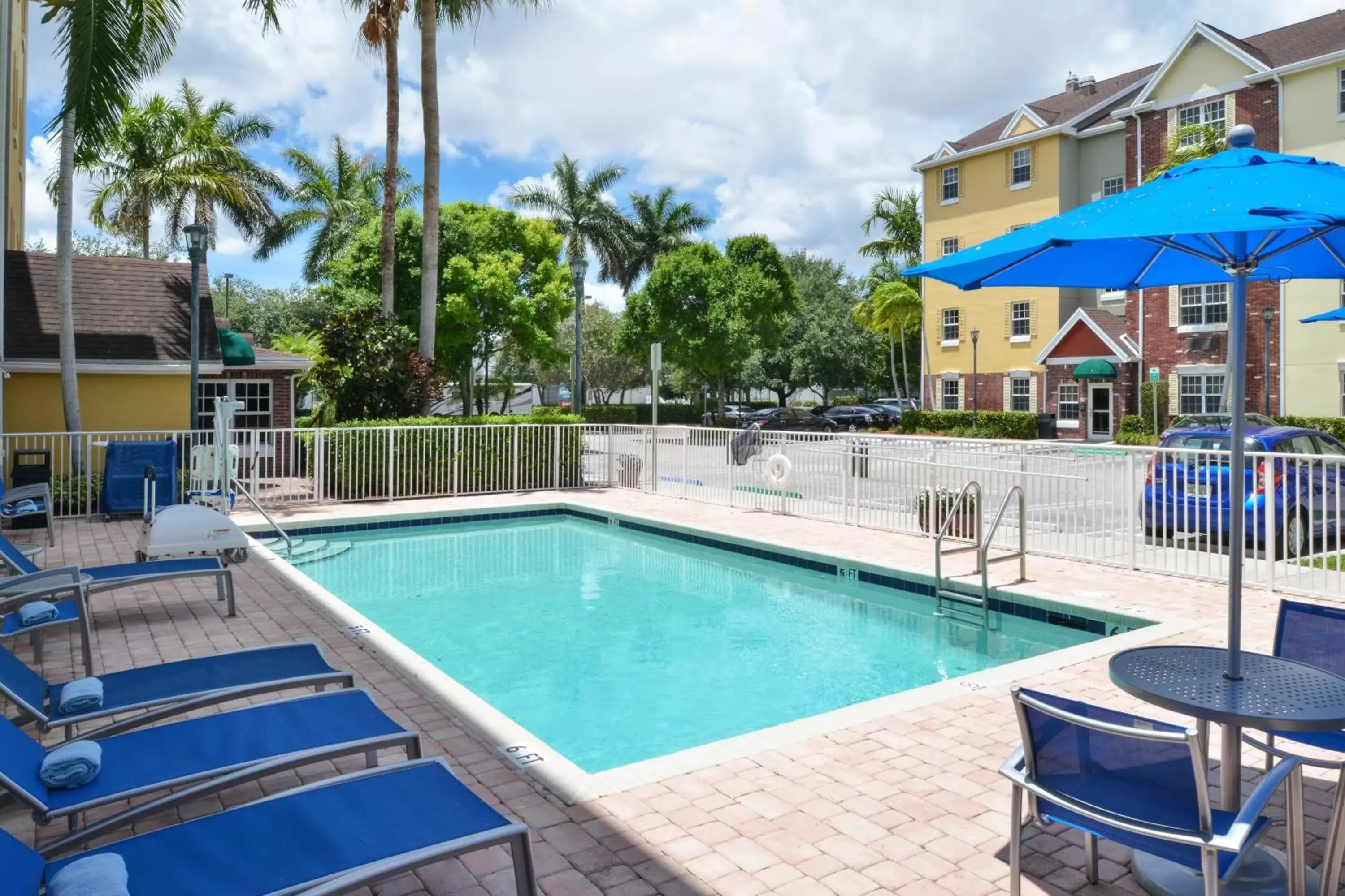 Swimming Pool in TownePlace Suites Miami West Doral Area