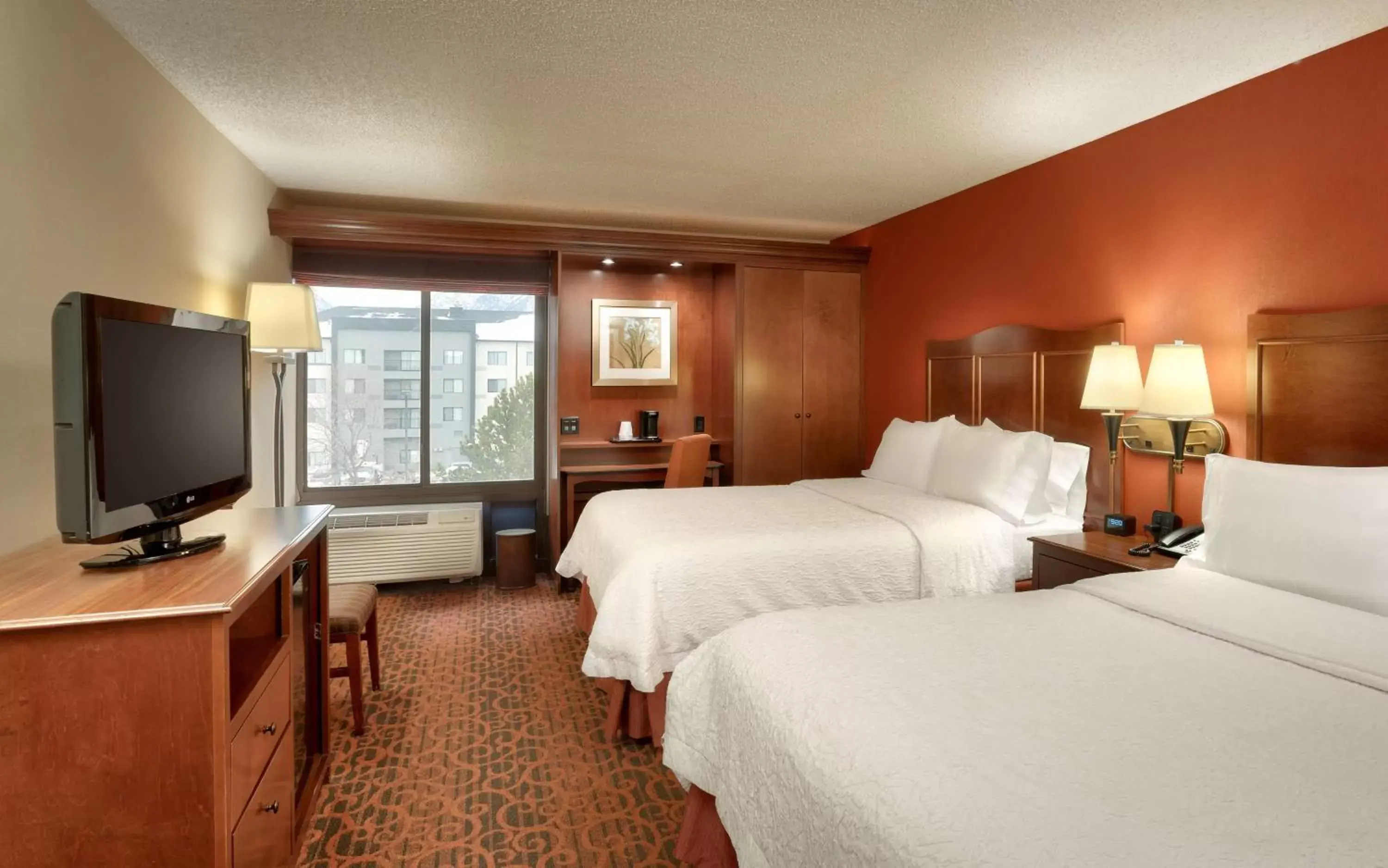 Bed, TV/Entertainment Center in Hampton Inn Salt Lake City/Sandy