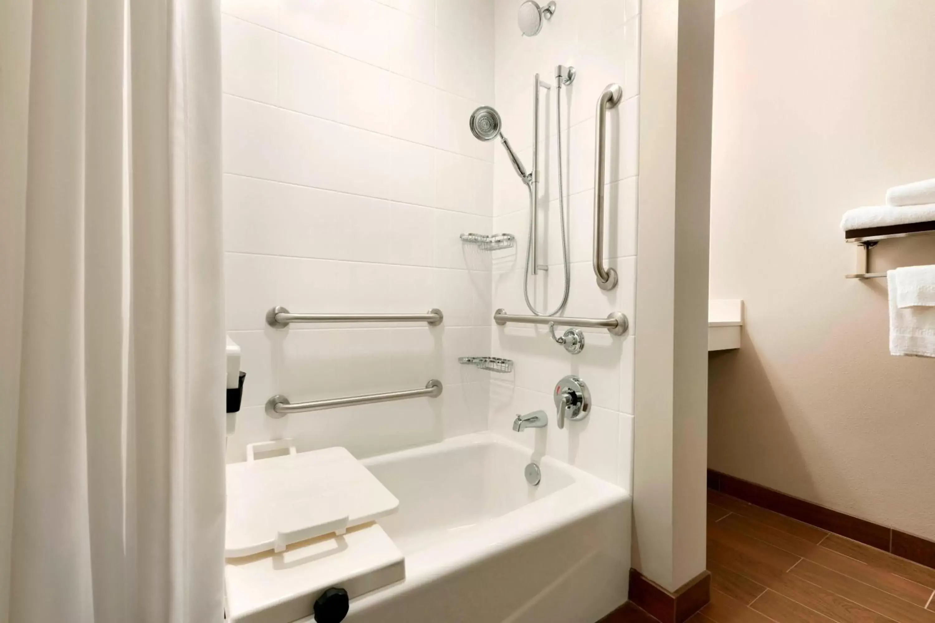 Bathroom in TownePlace Suites by Marriott Pittsburgh Airport/Robinson Township