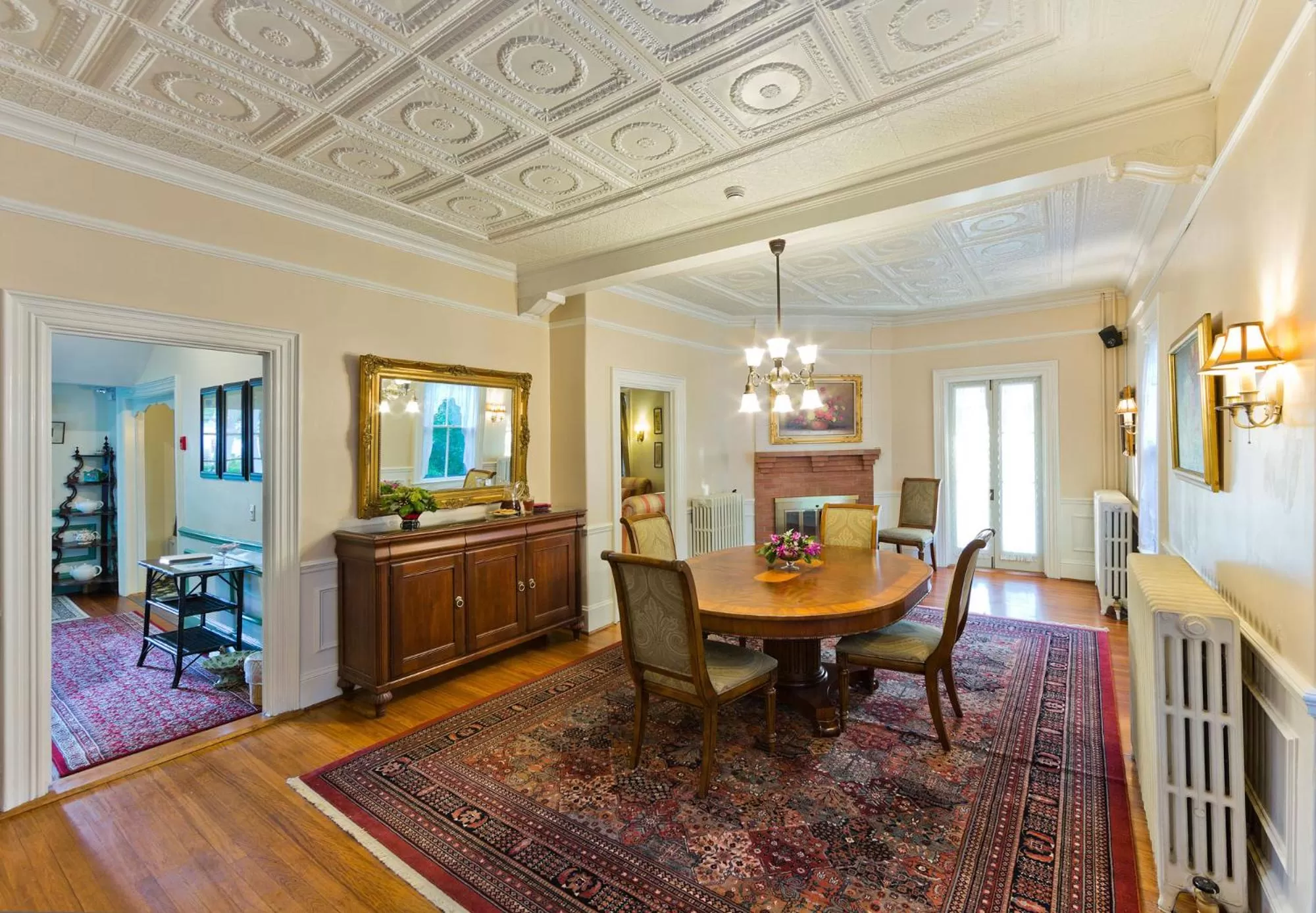 Dining area in The Elmhurst Inn